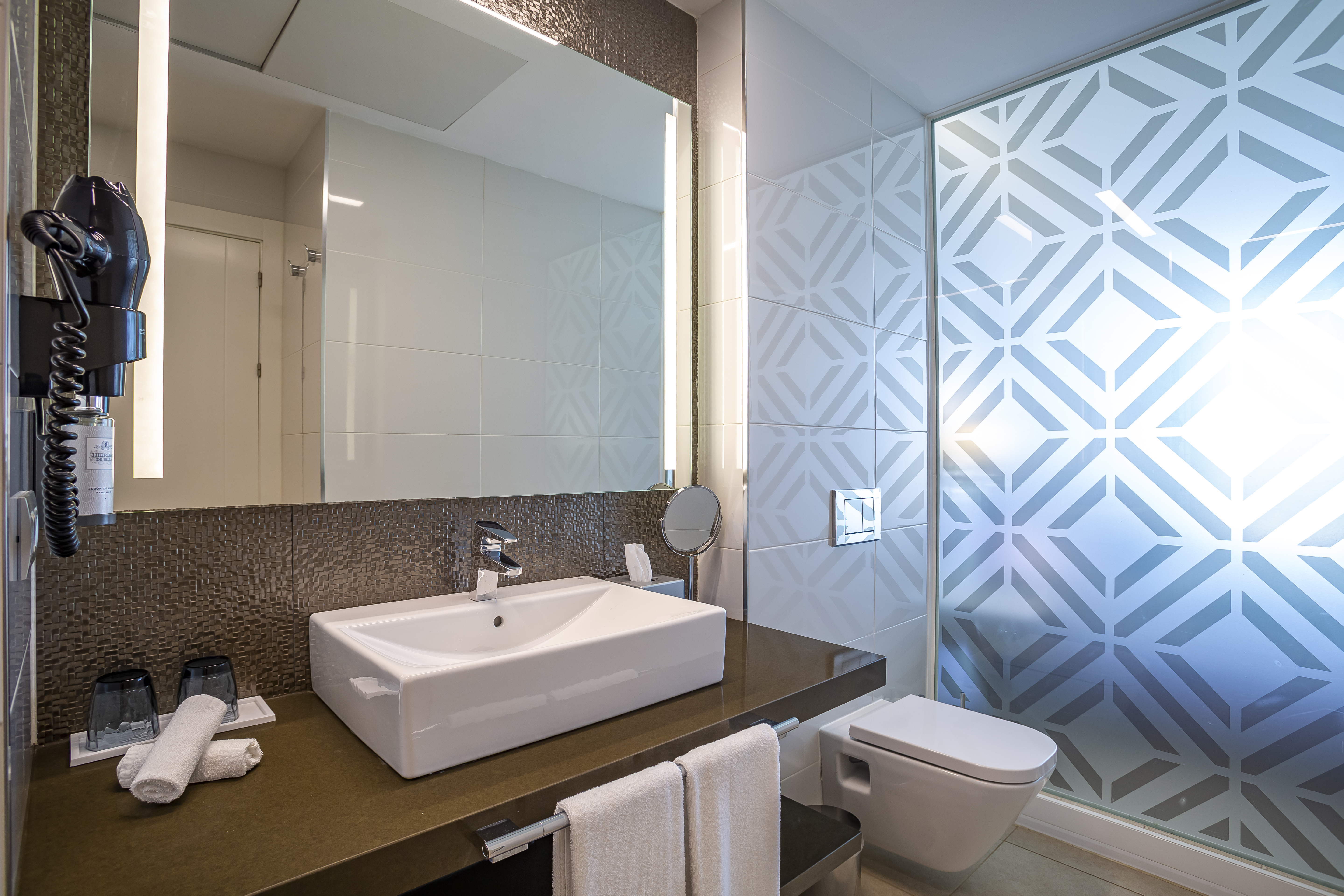 Double or Twin Mountain View