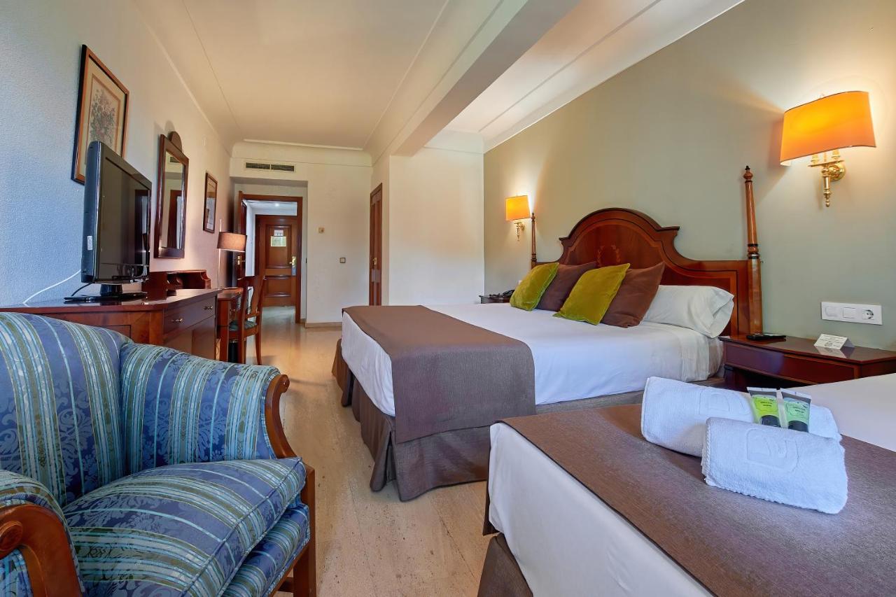 Room Connecting Room