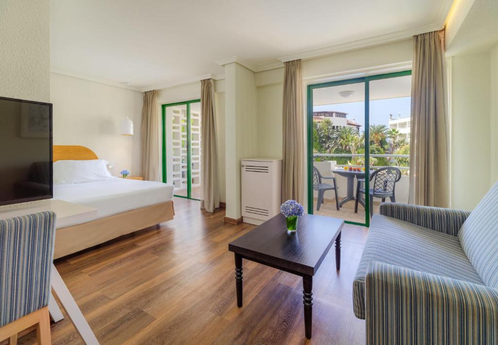 Family Room Capacity 1