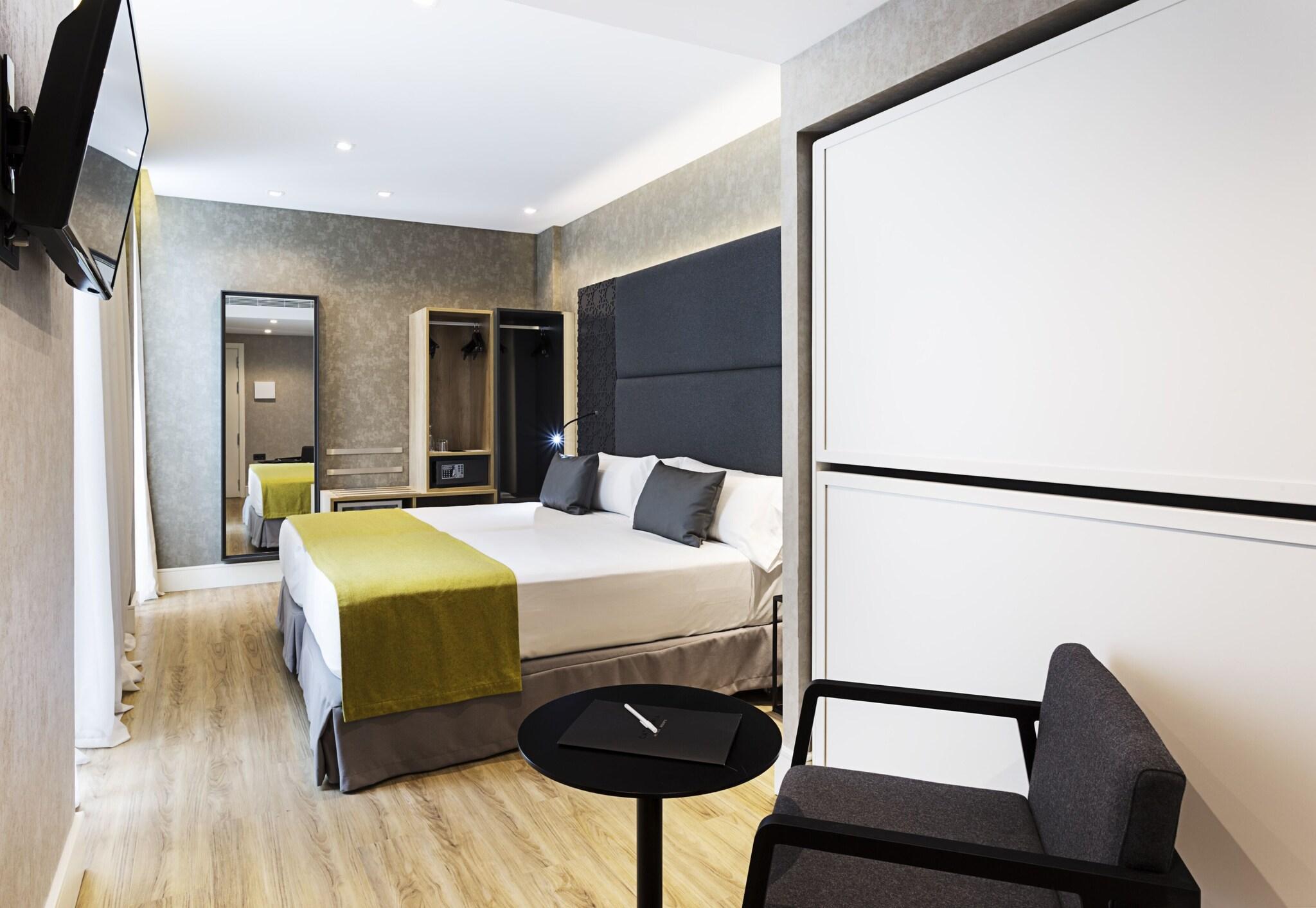 Family Room Queen Size Bed