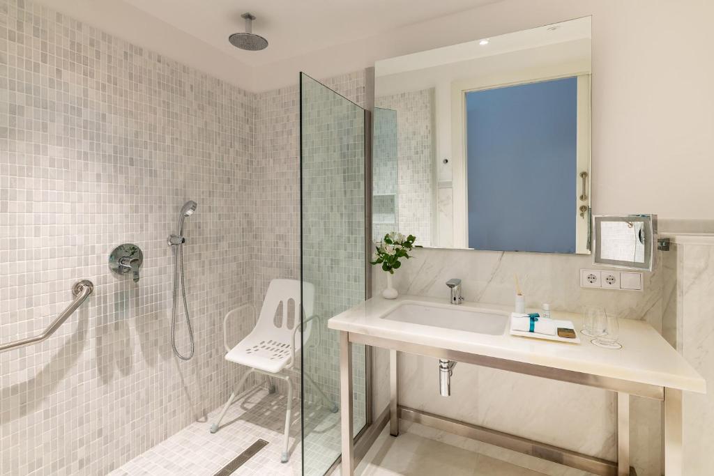 Junior Suite Accessible