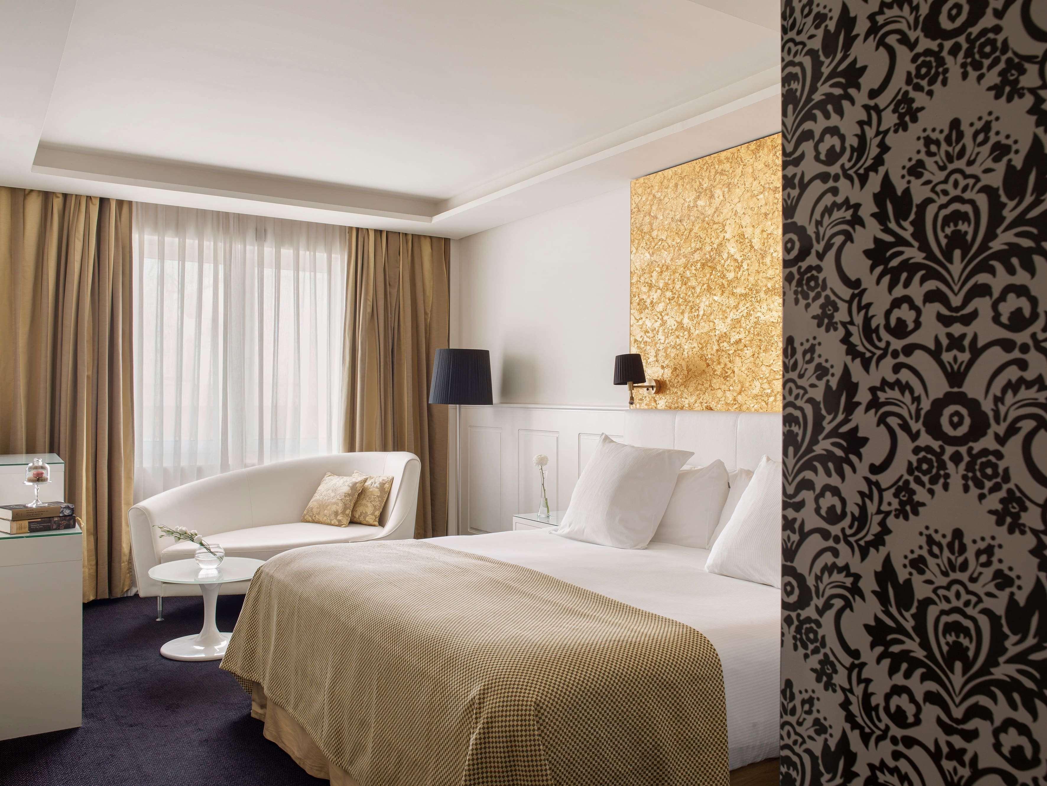 Room Connecting Room