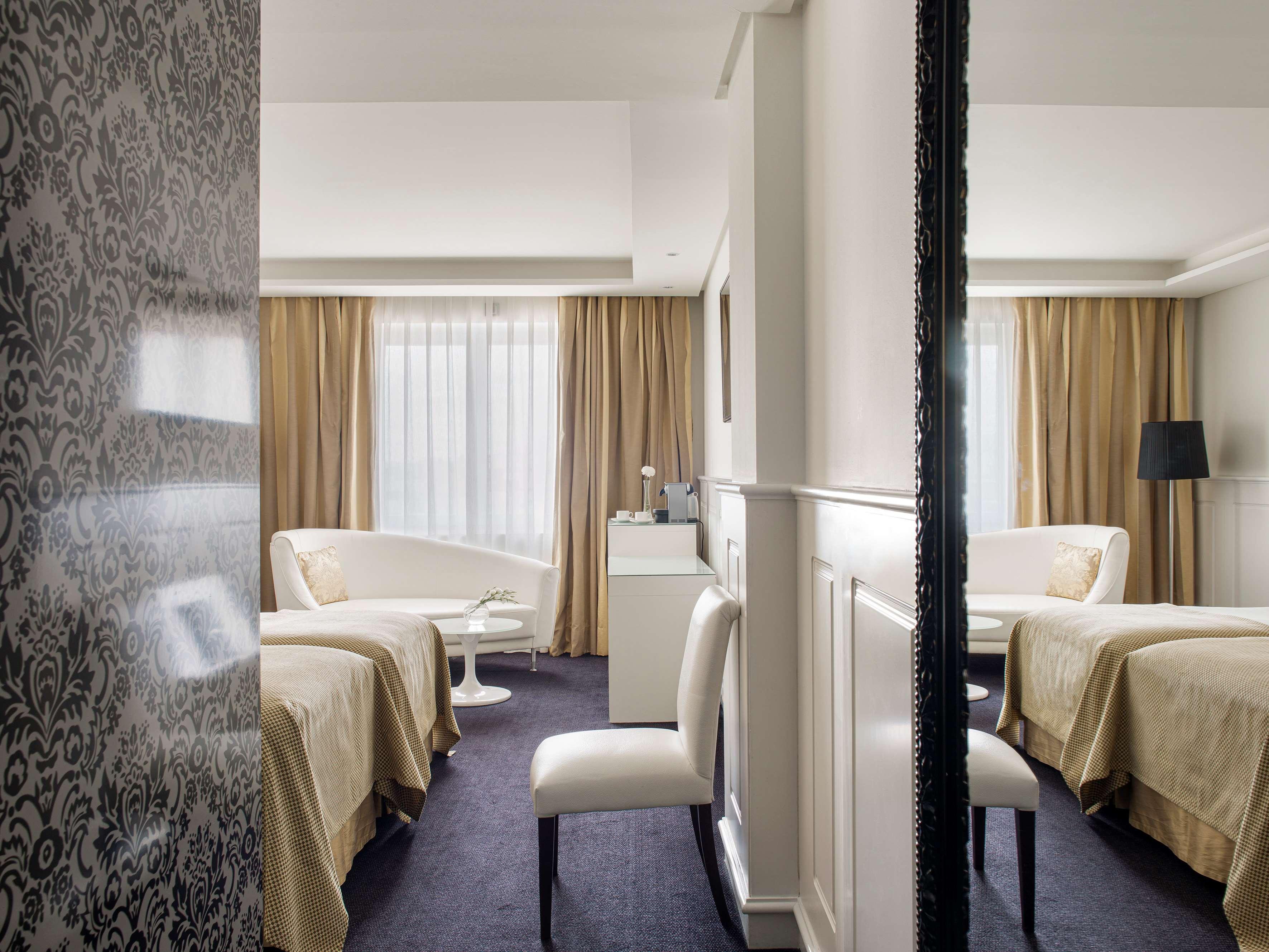 Room Connecting Room