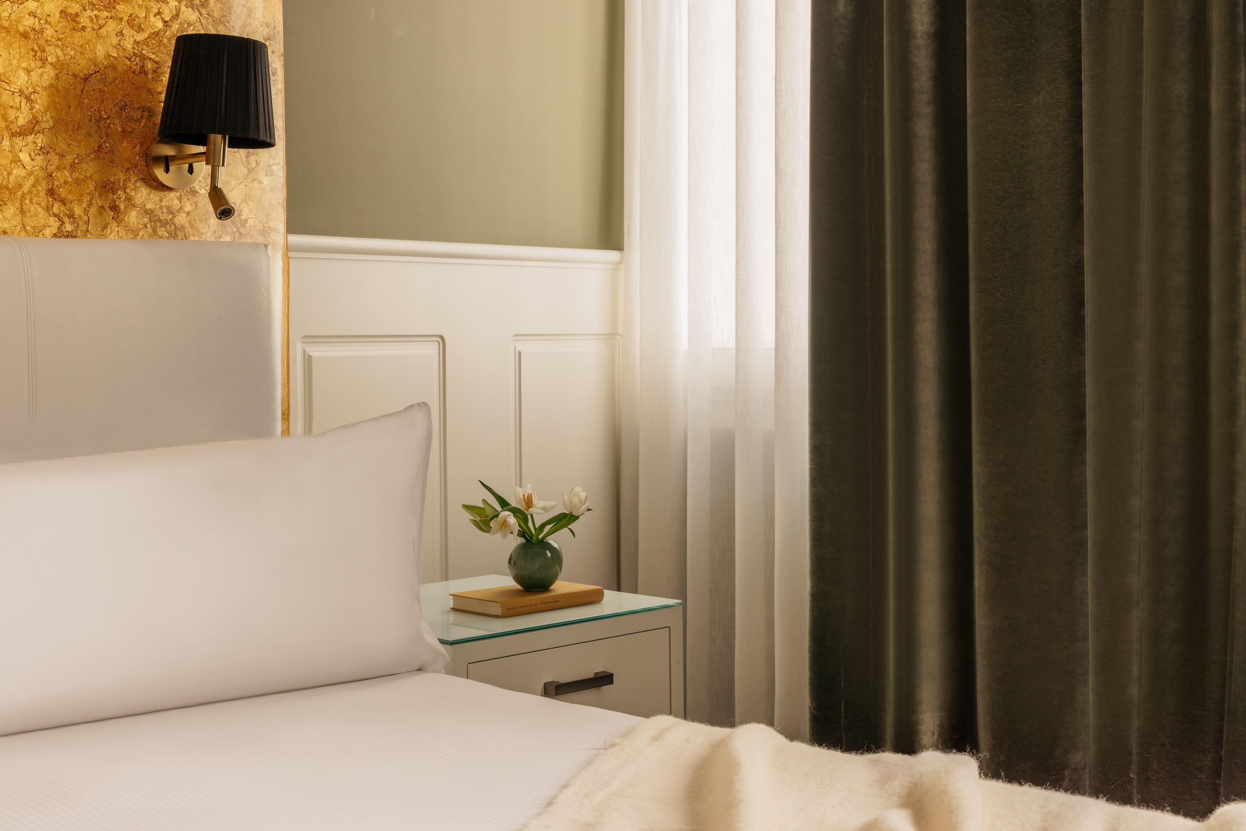 Room Connecting Room