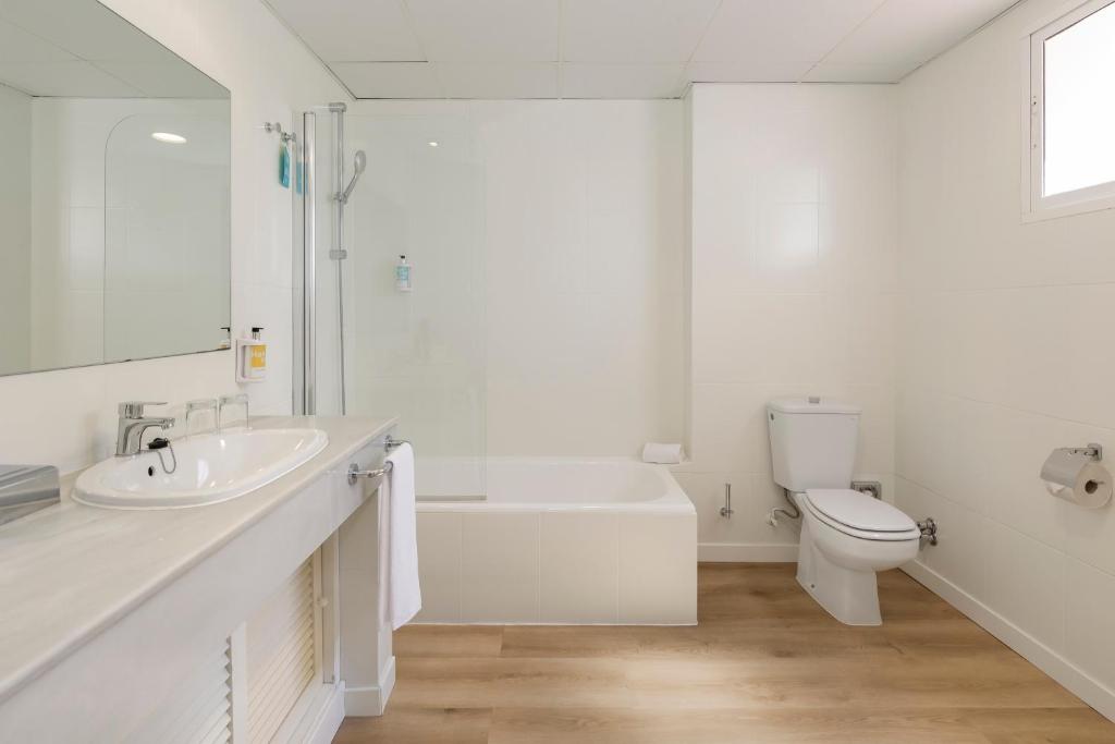 Room Connecting Room