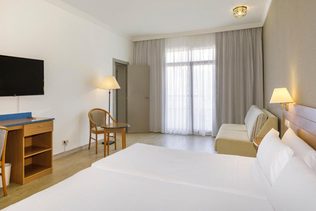 Room Connecting Room