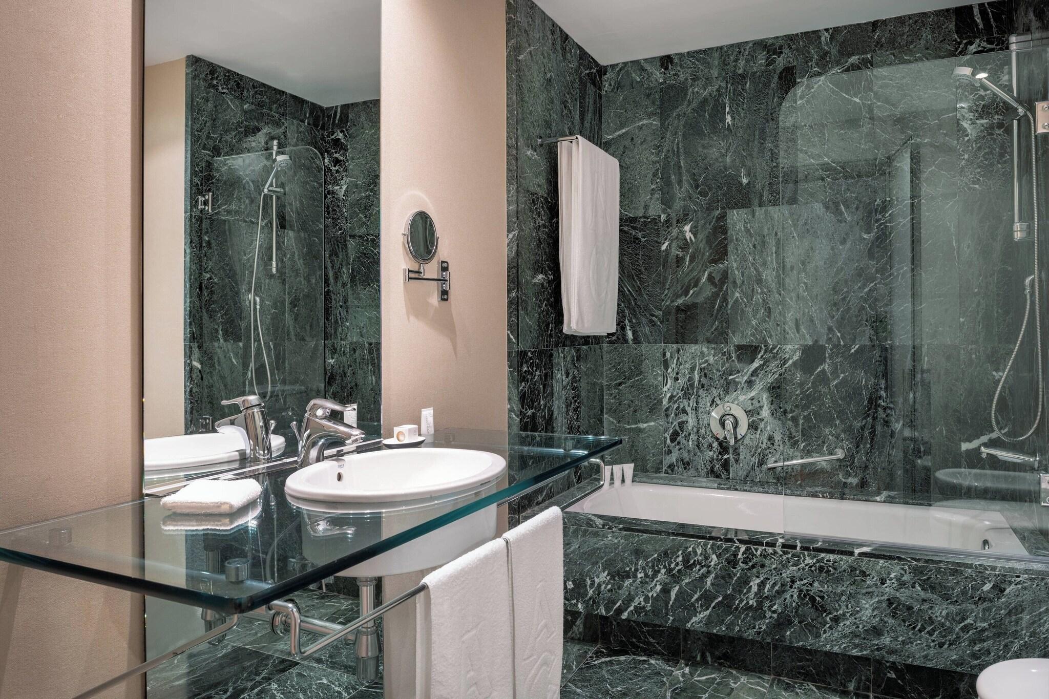 Double Sea View King Bed