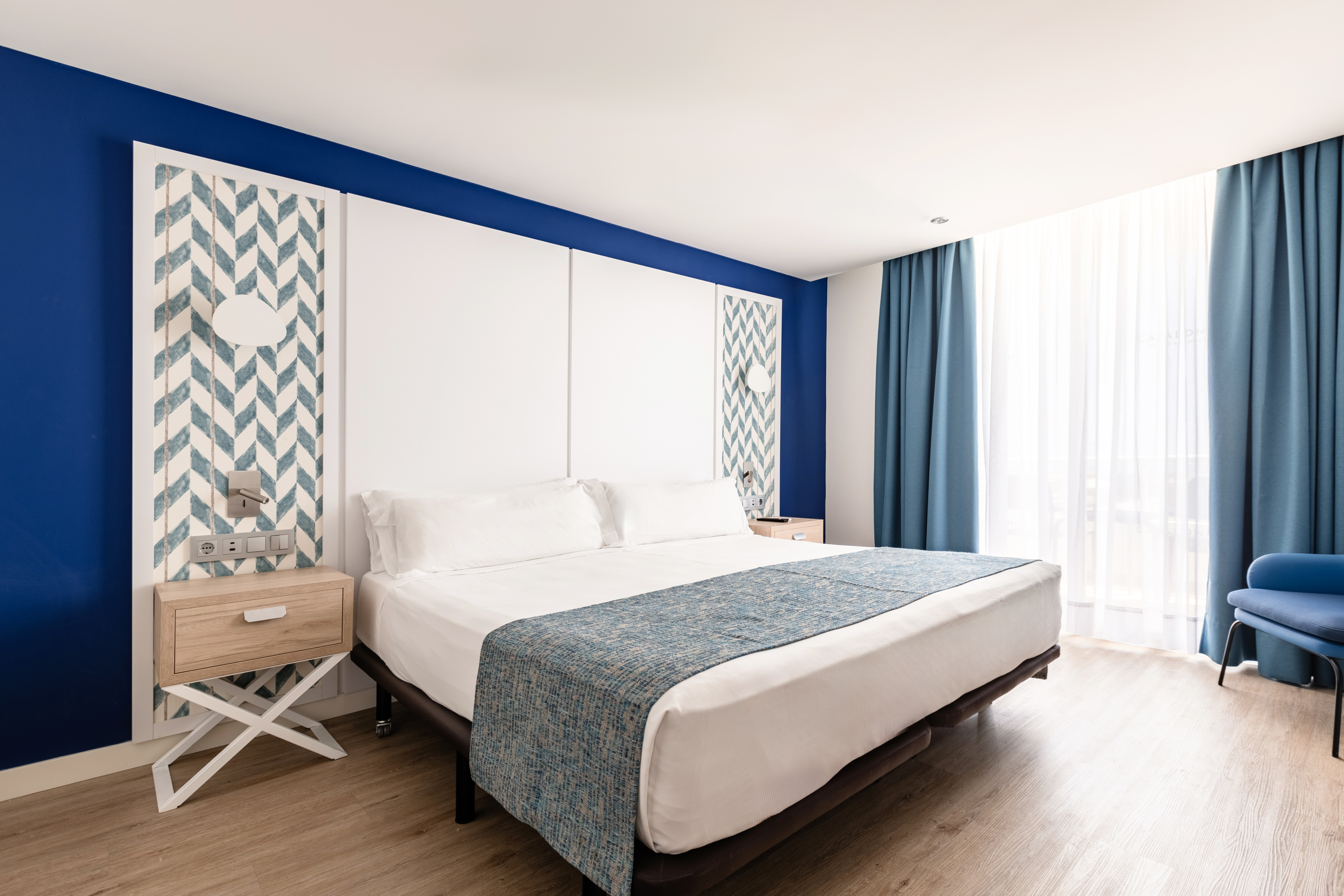 Double Single Deluxe Premium