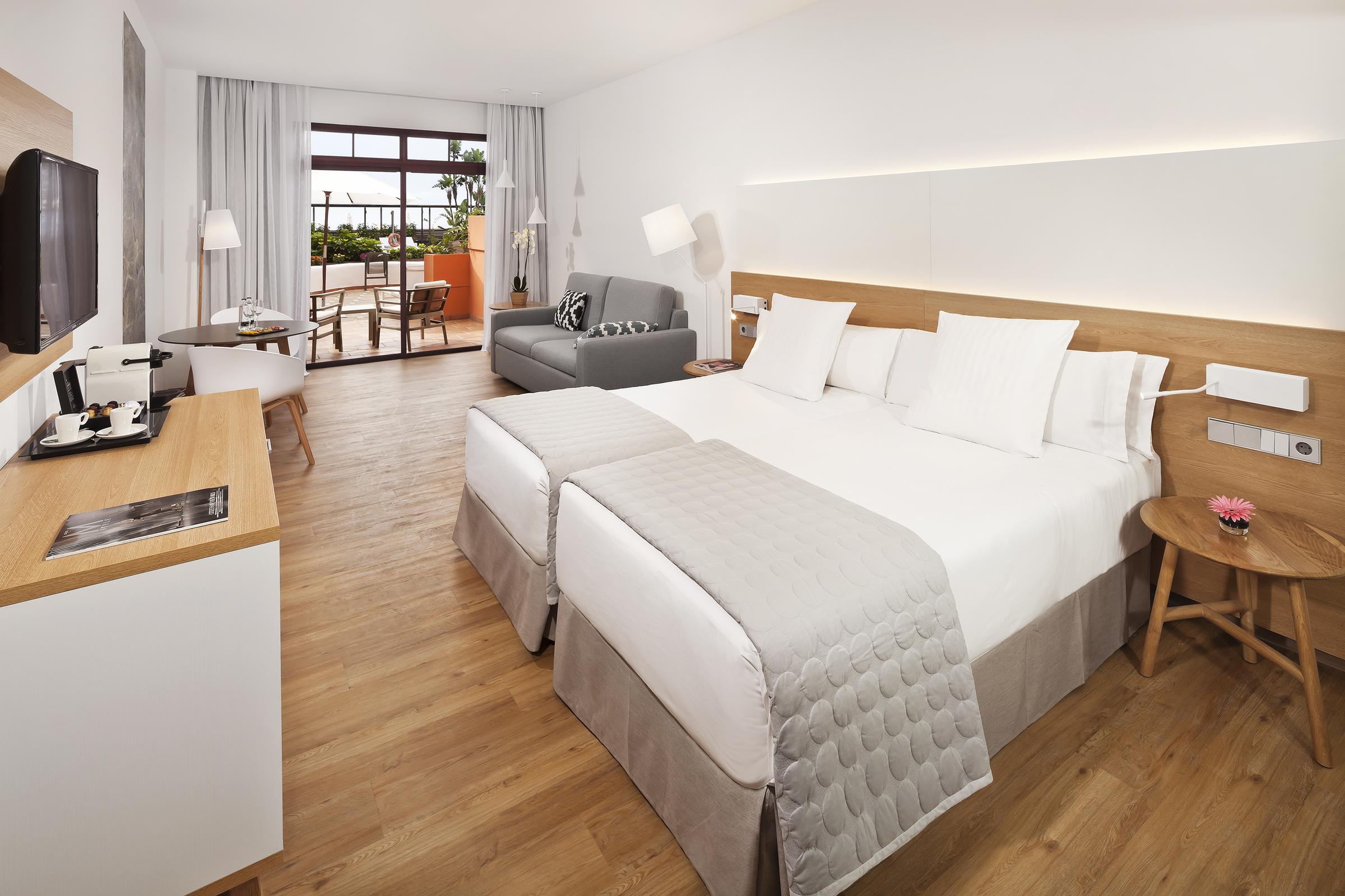 Room Connecting Room