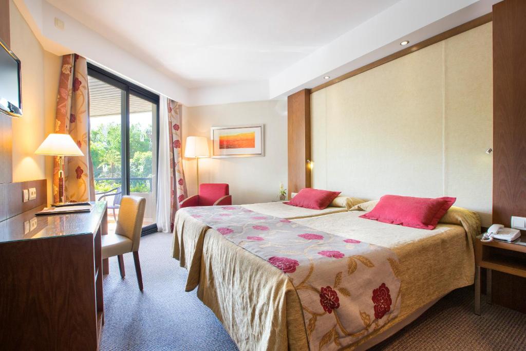 Double Single Pool View