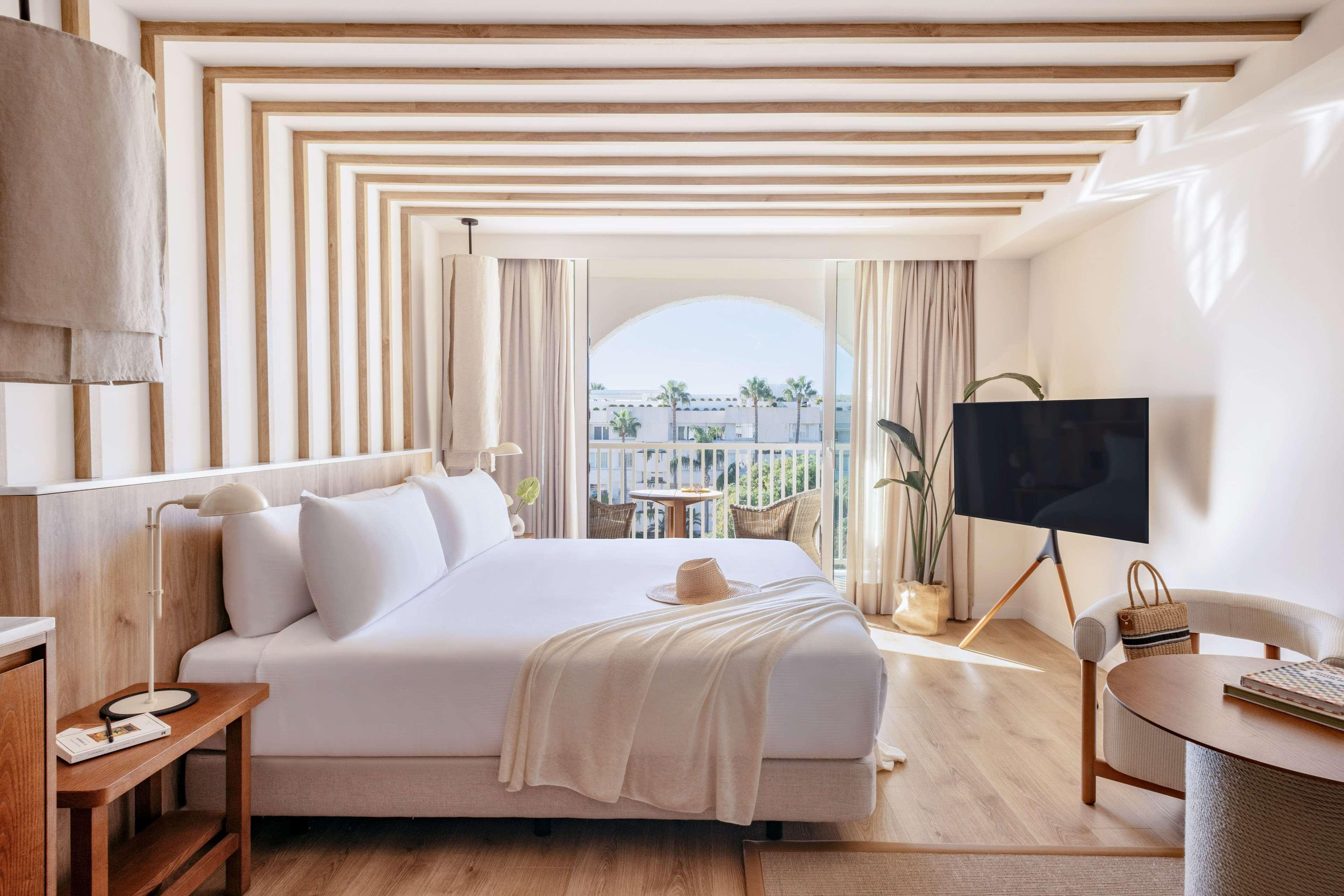 Junior Suite Superior Partial Ocean View