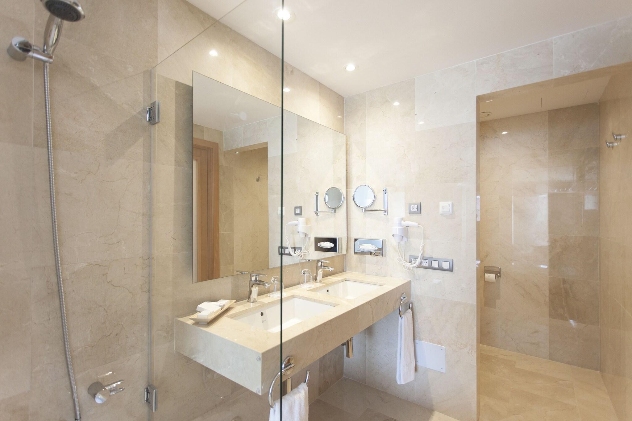 Double Sea View King Bed