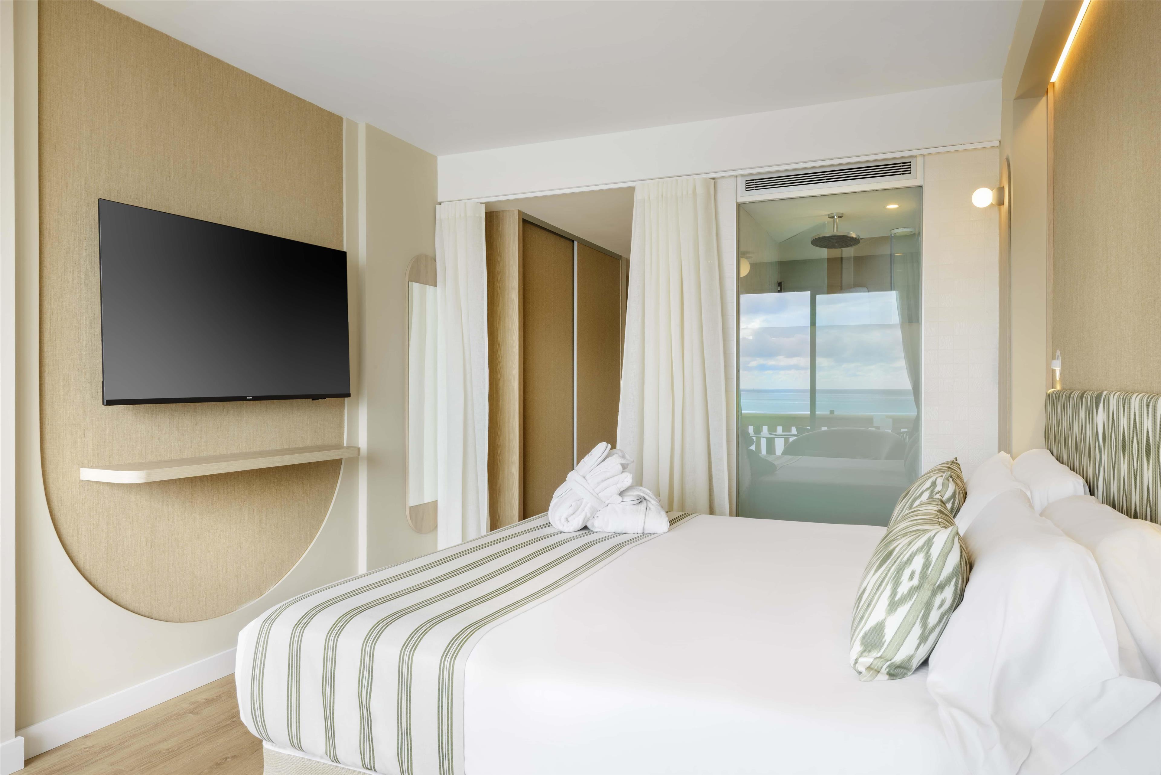 Double or Twin Superior Sea View