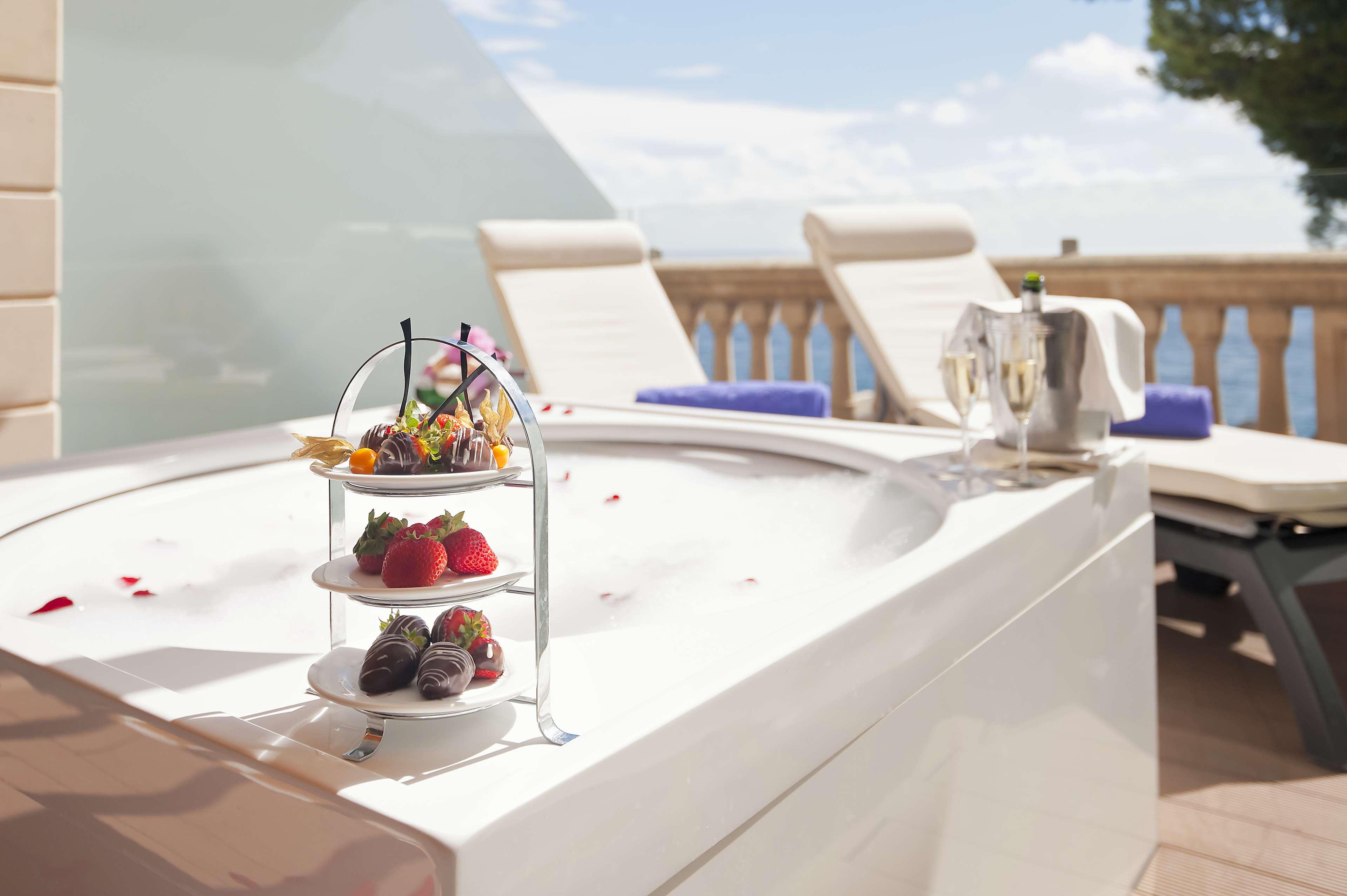 Double or Twin Deluxe Sea View