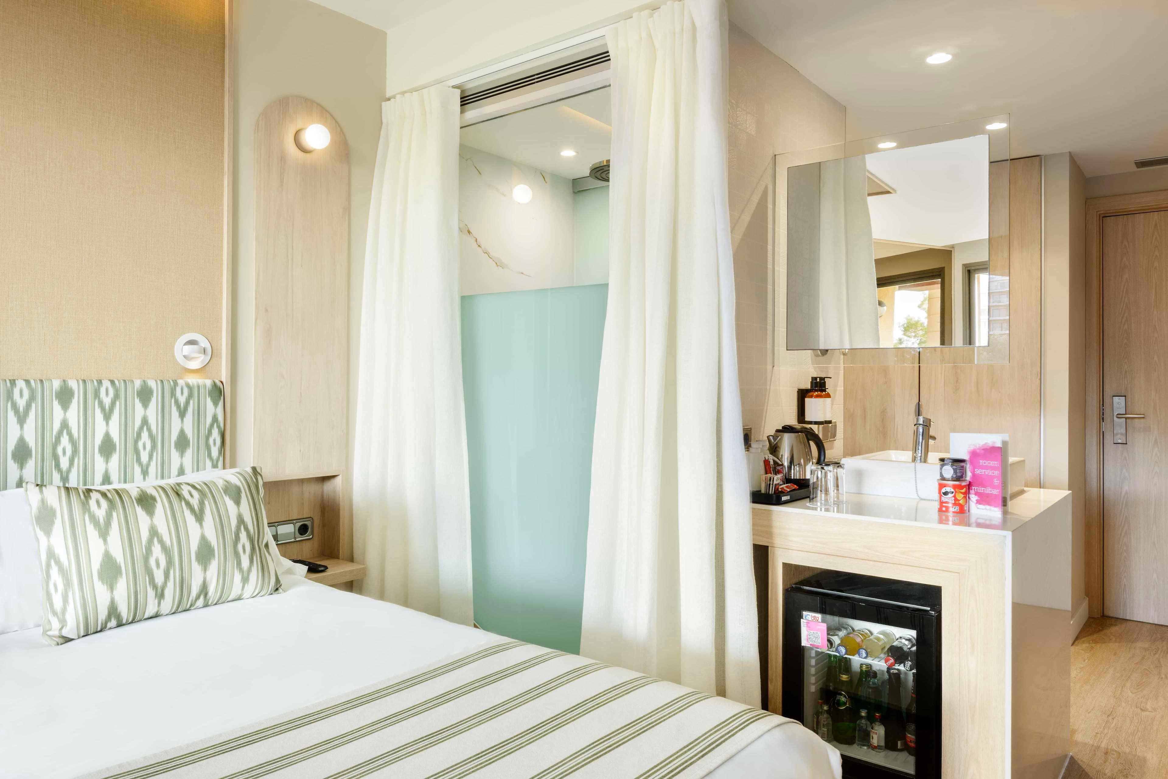 Double or Twin Superior Side Sea View