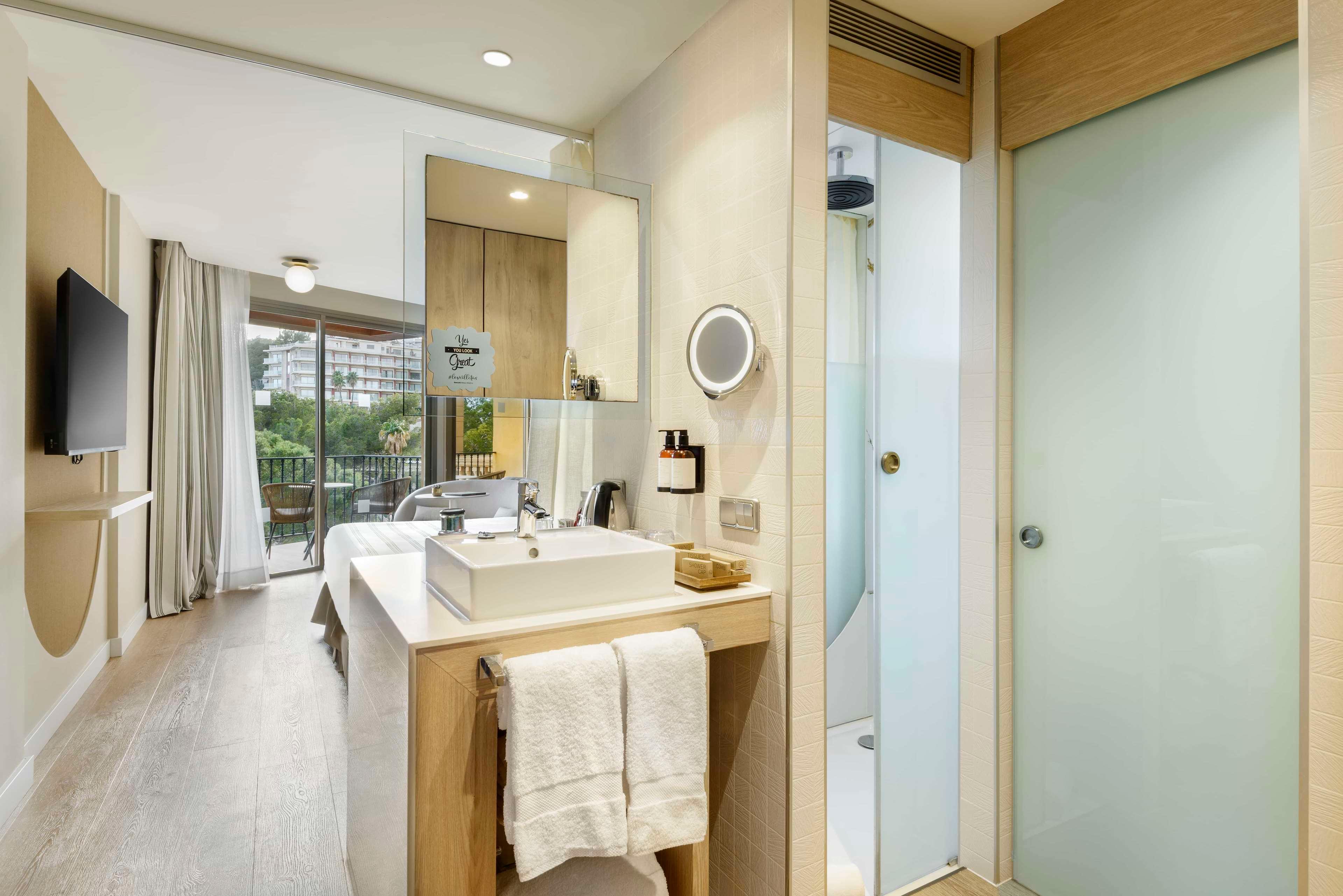 Double or Twin Superior Side Sea View