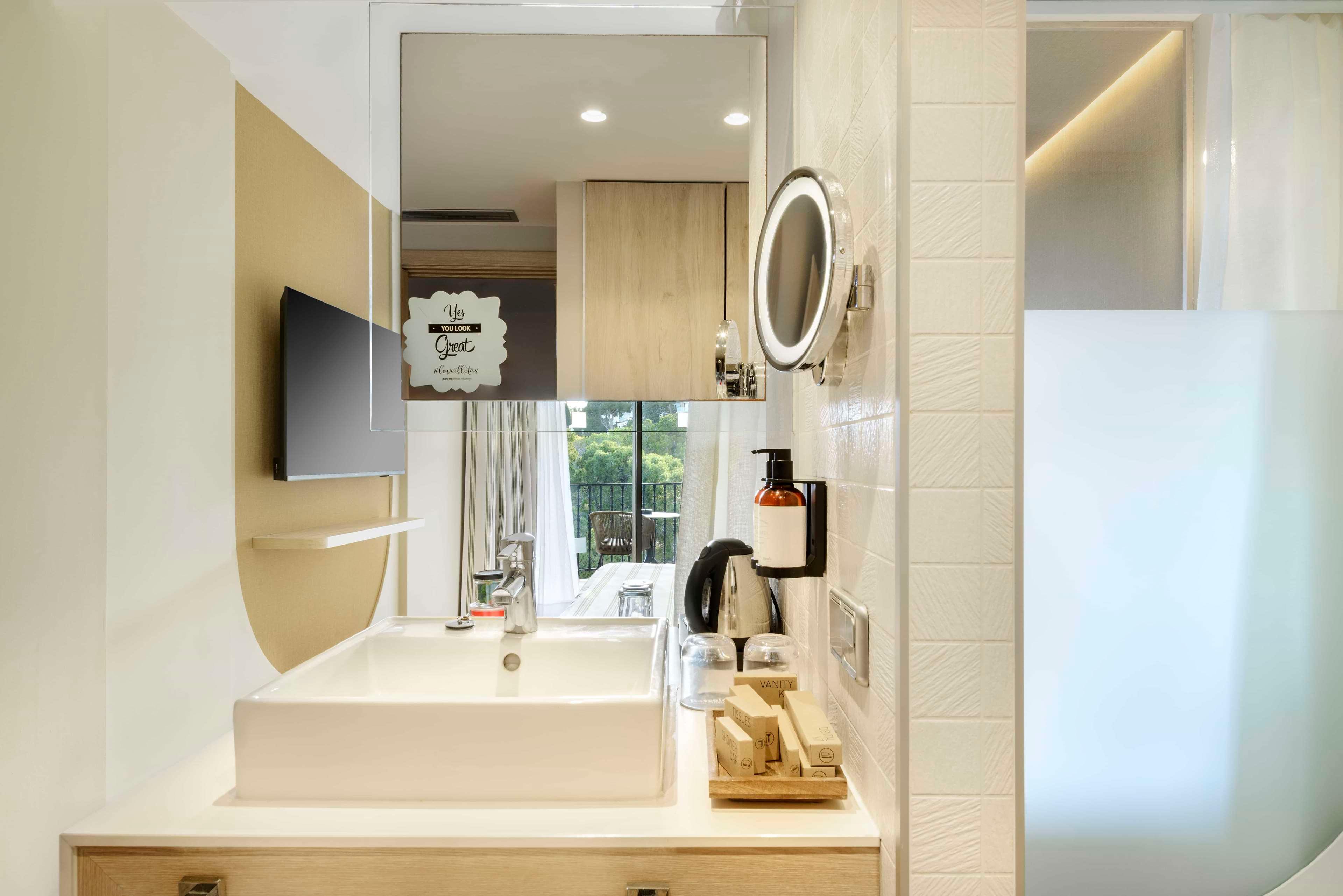 Double or Twin Superior Side Sea View