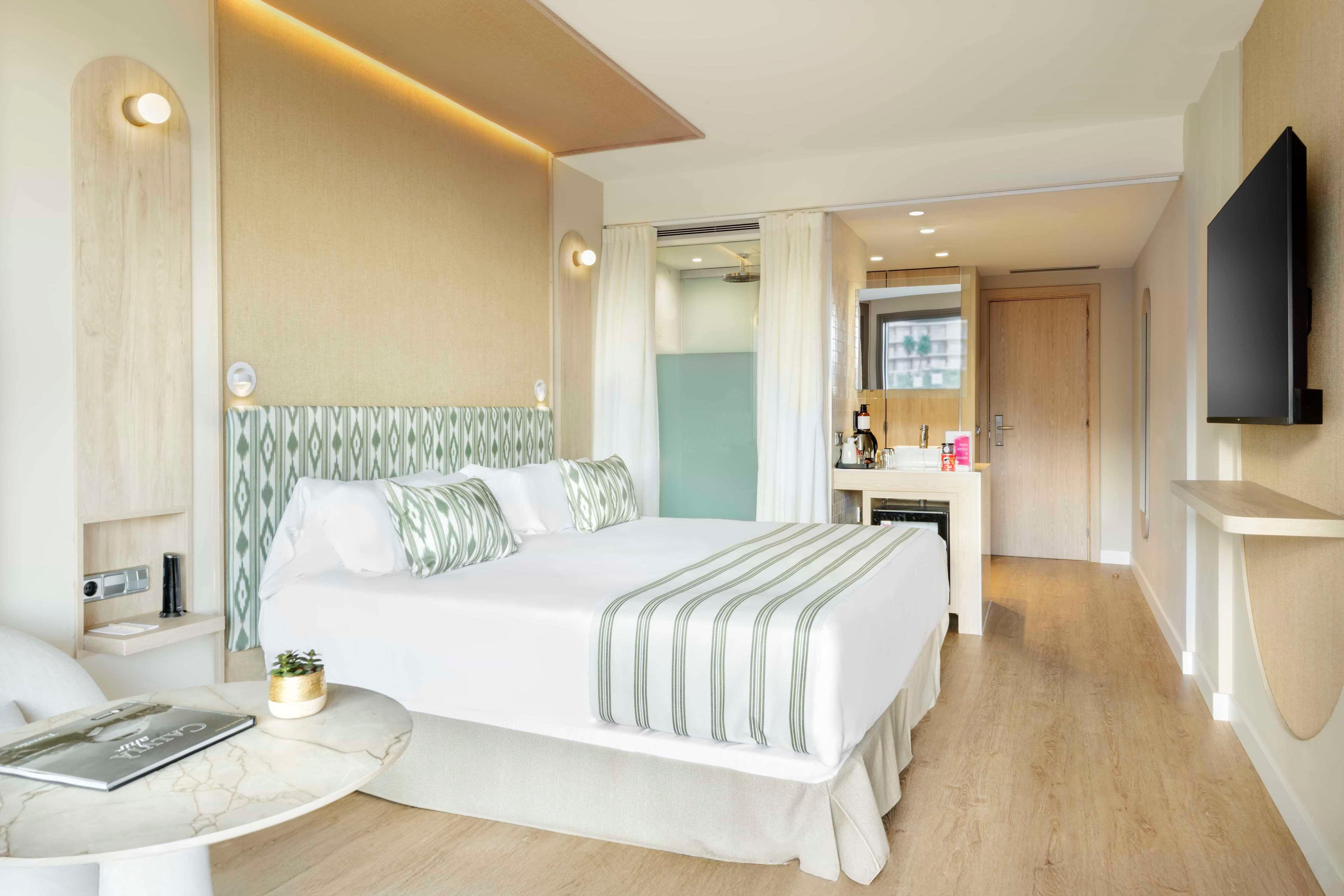 Double or Twin Superior Side Sea View