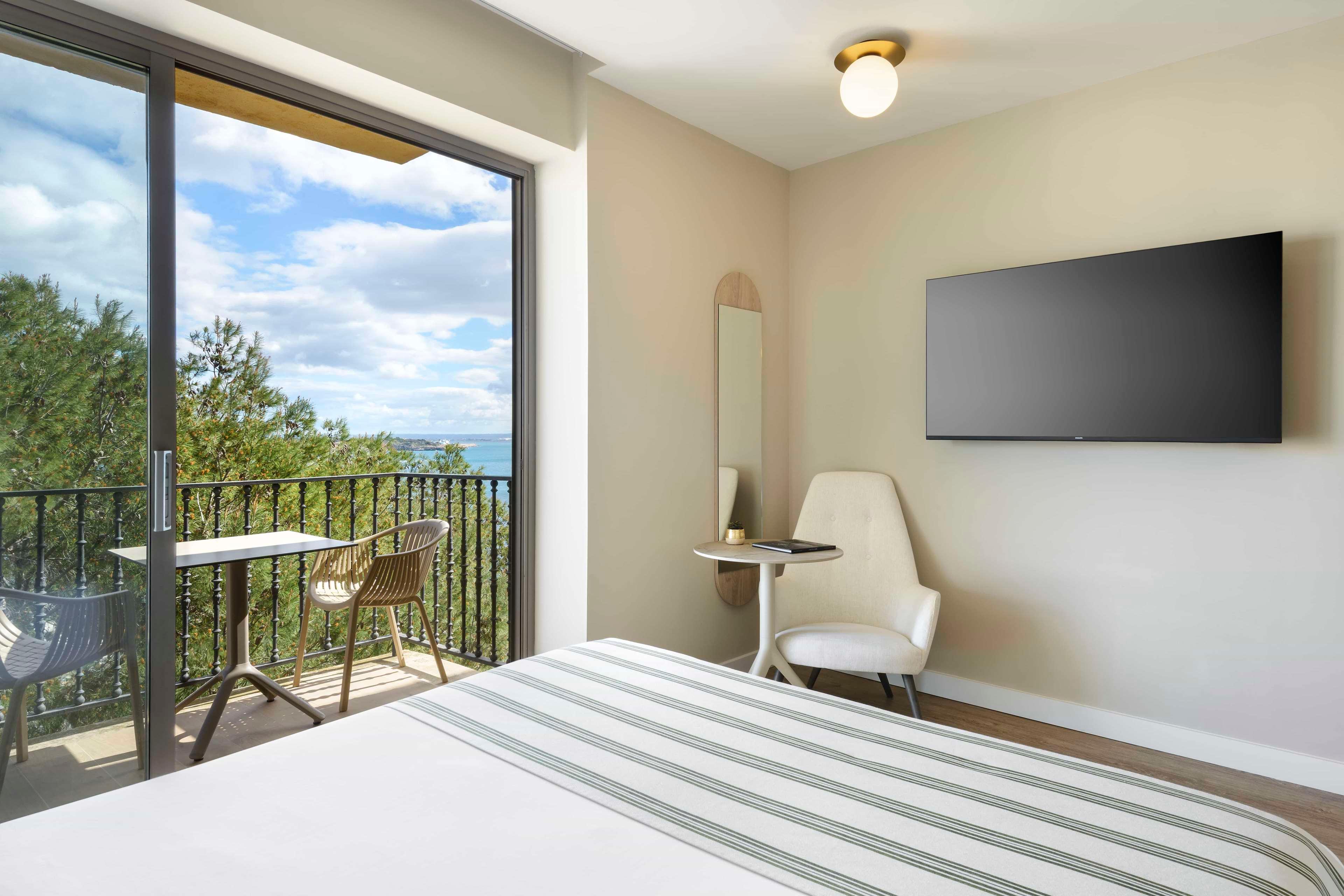 Double or Twin Superior Side Sea View