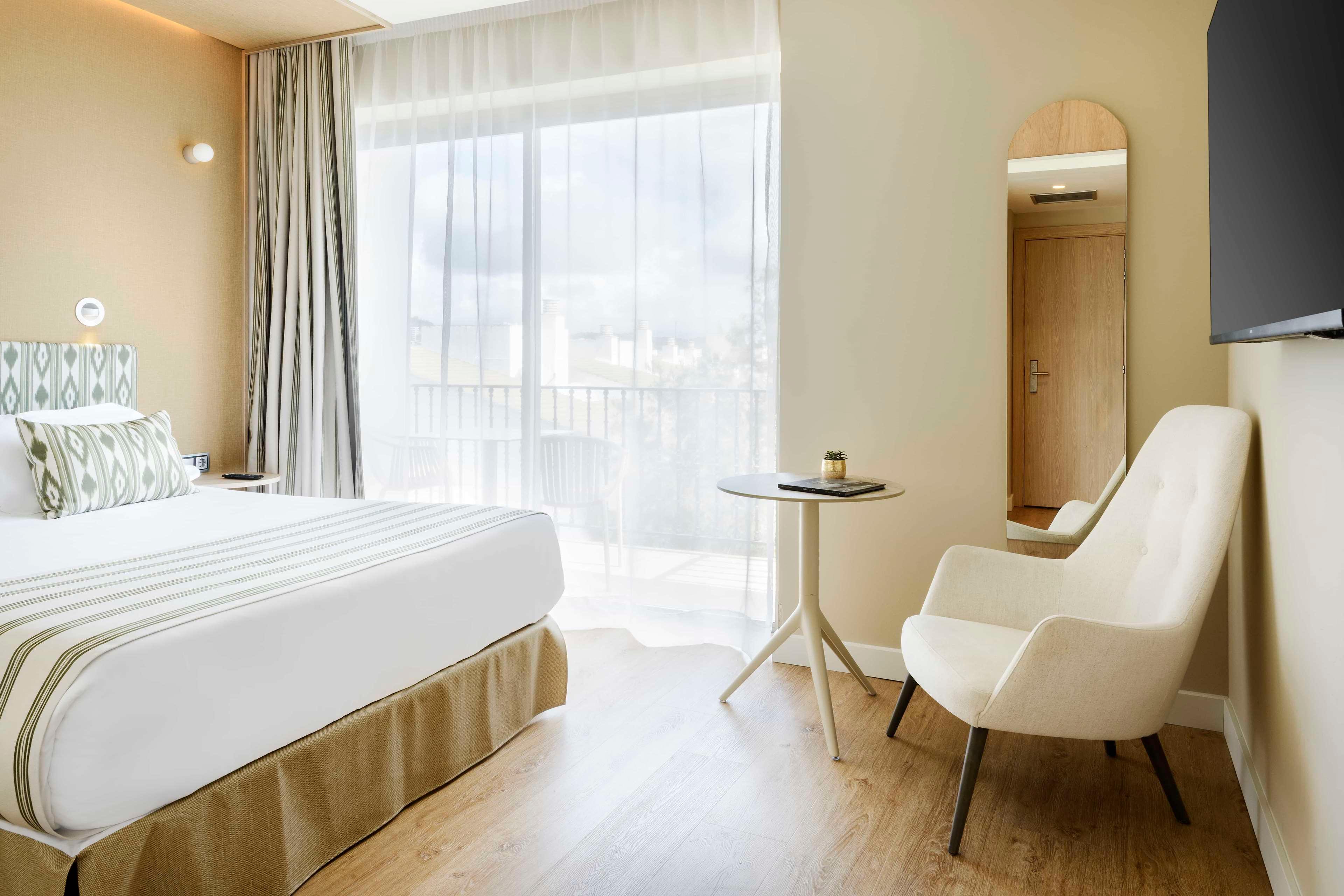 Double or Twin Superior Side Sea View