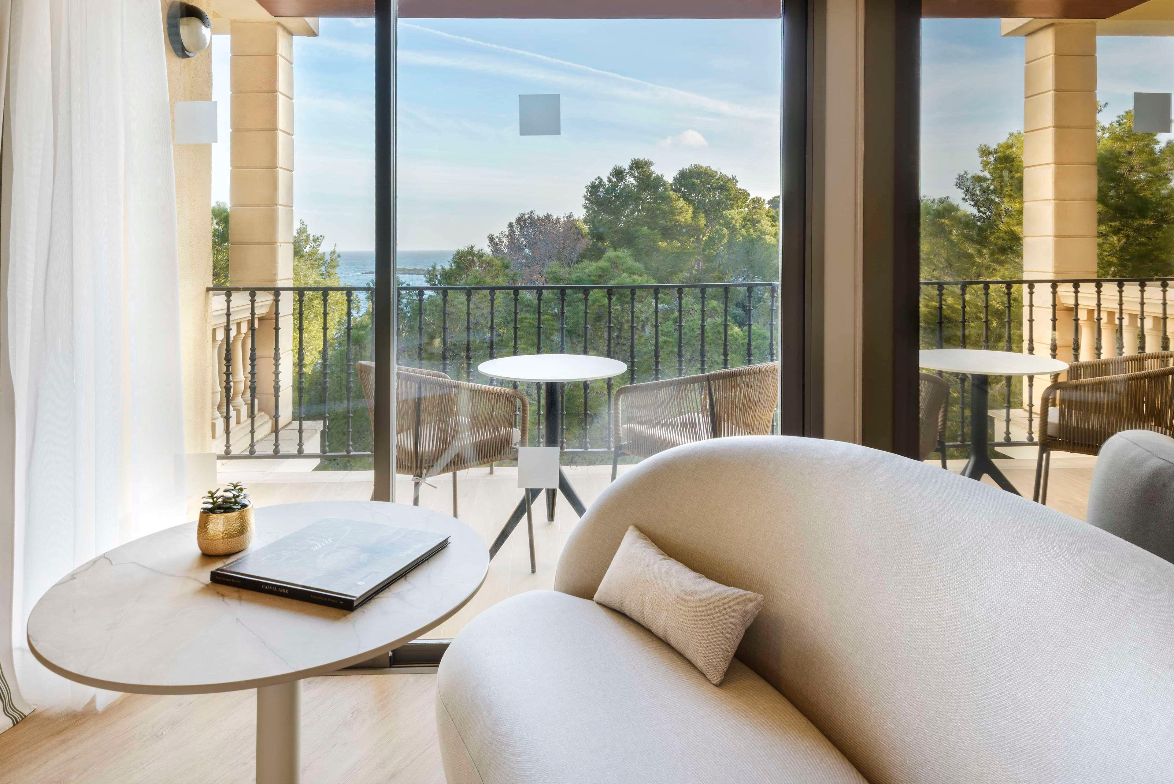 Double or Twin Superior Side Sea View