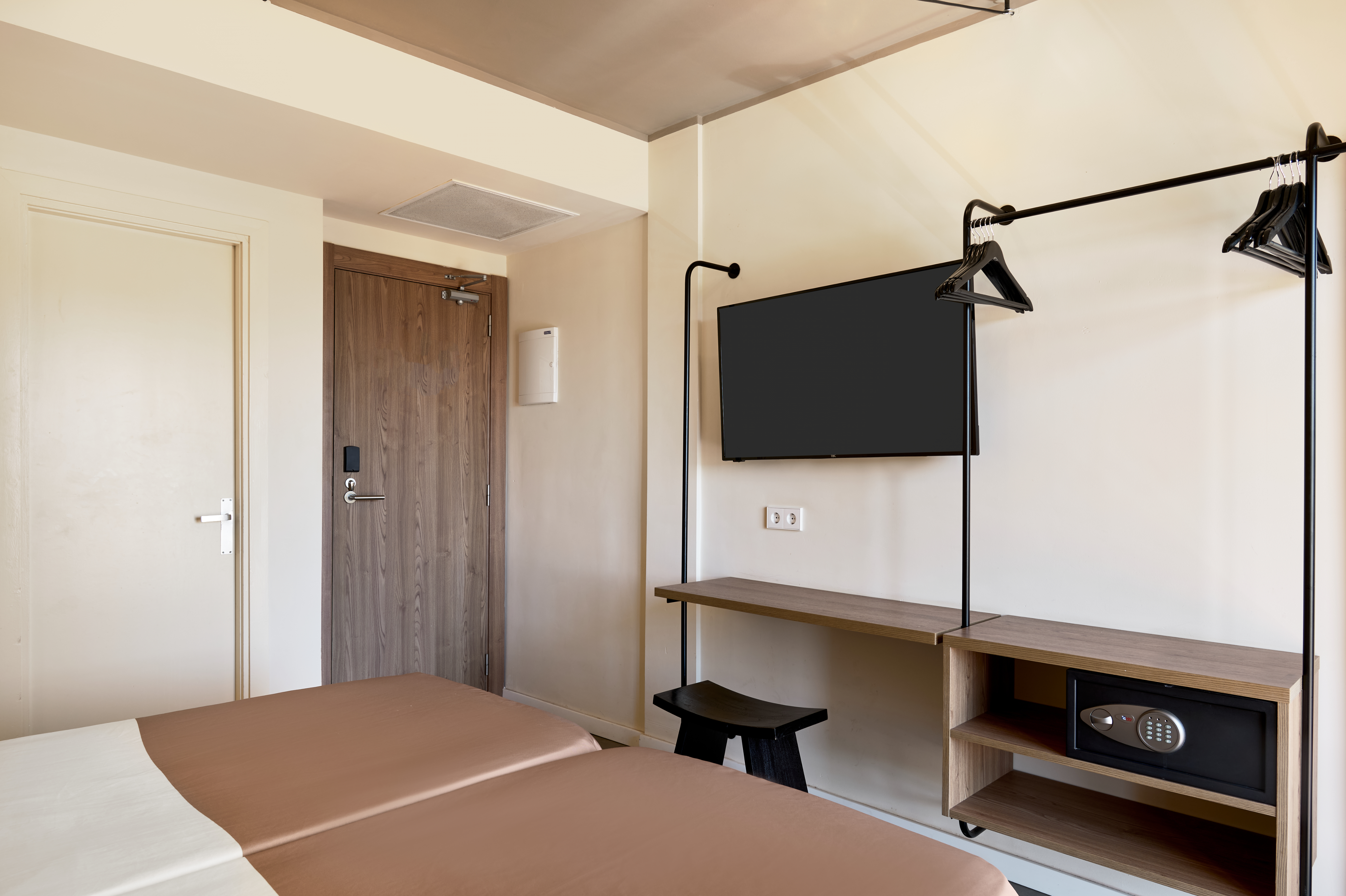 Double or Twin Standard