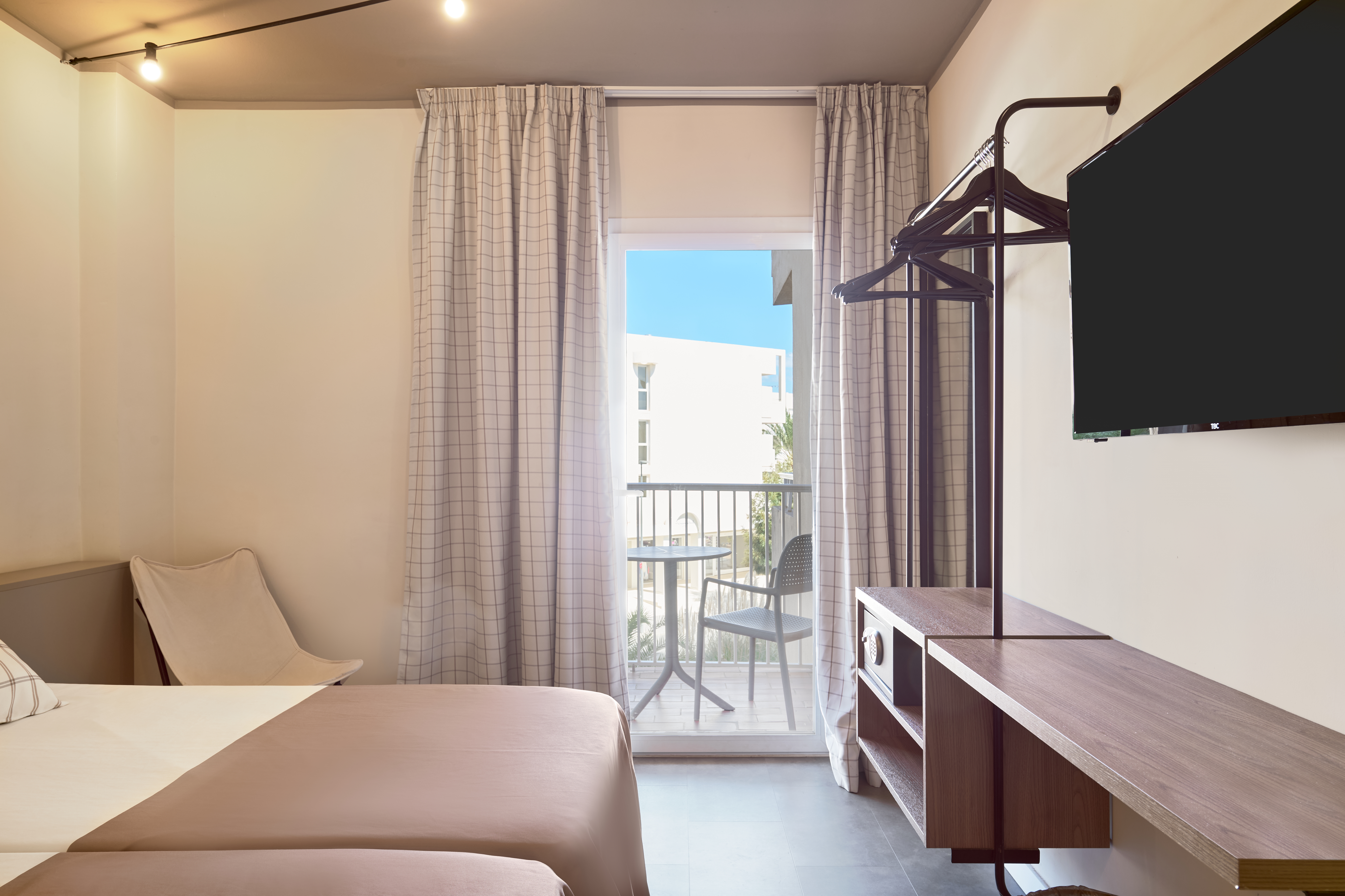 Double or Twin Standard