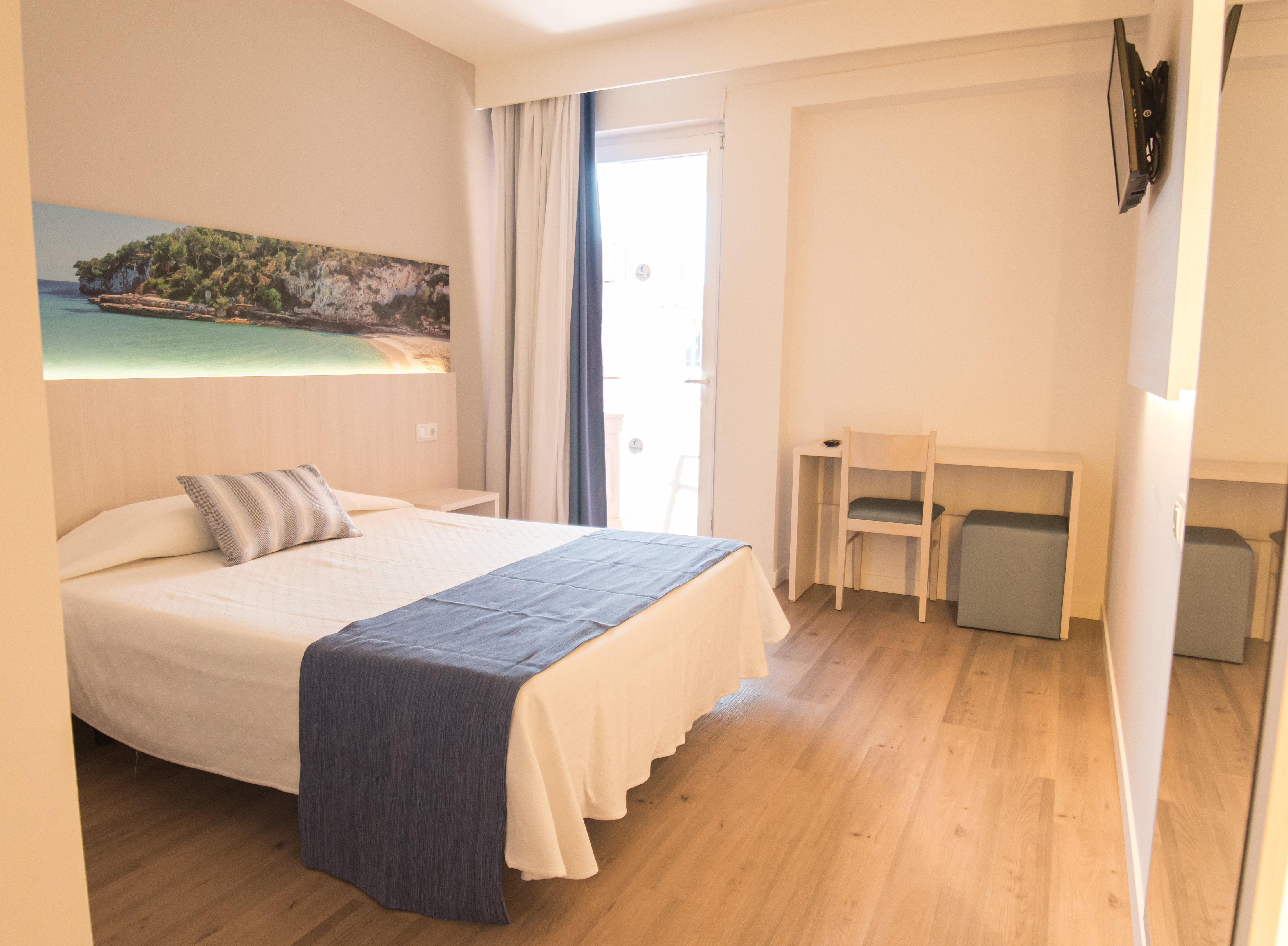 Double Single Pool View