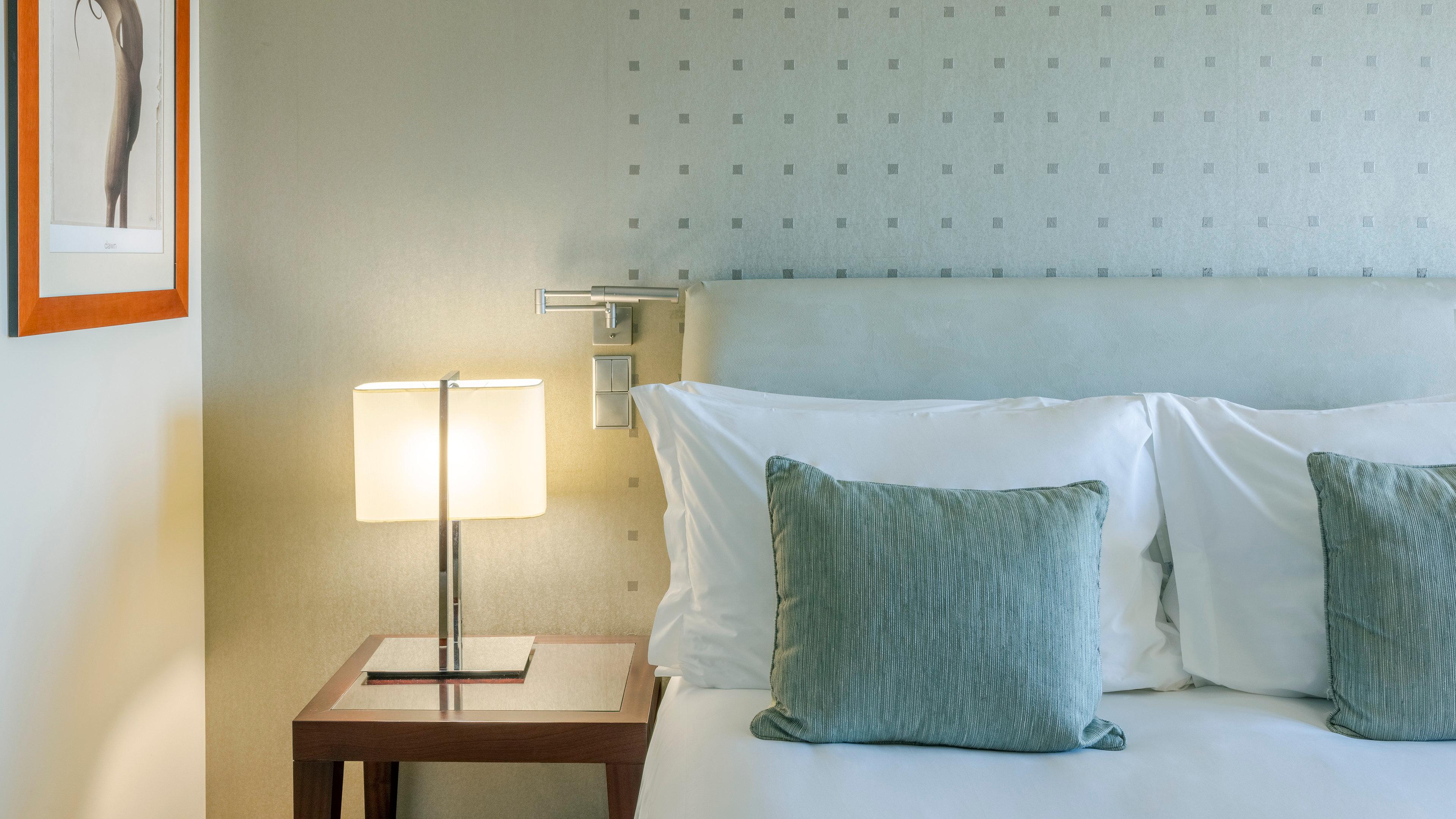 Double City View Queen Bed