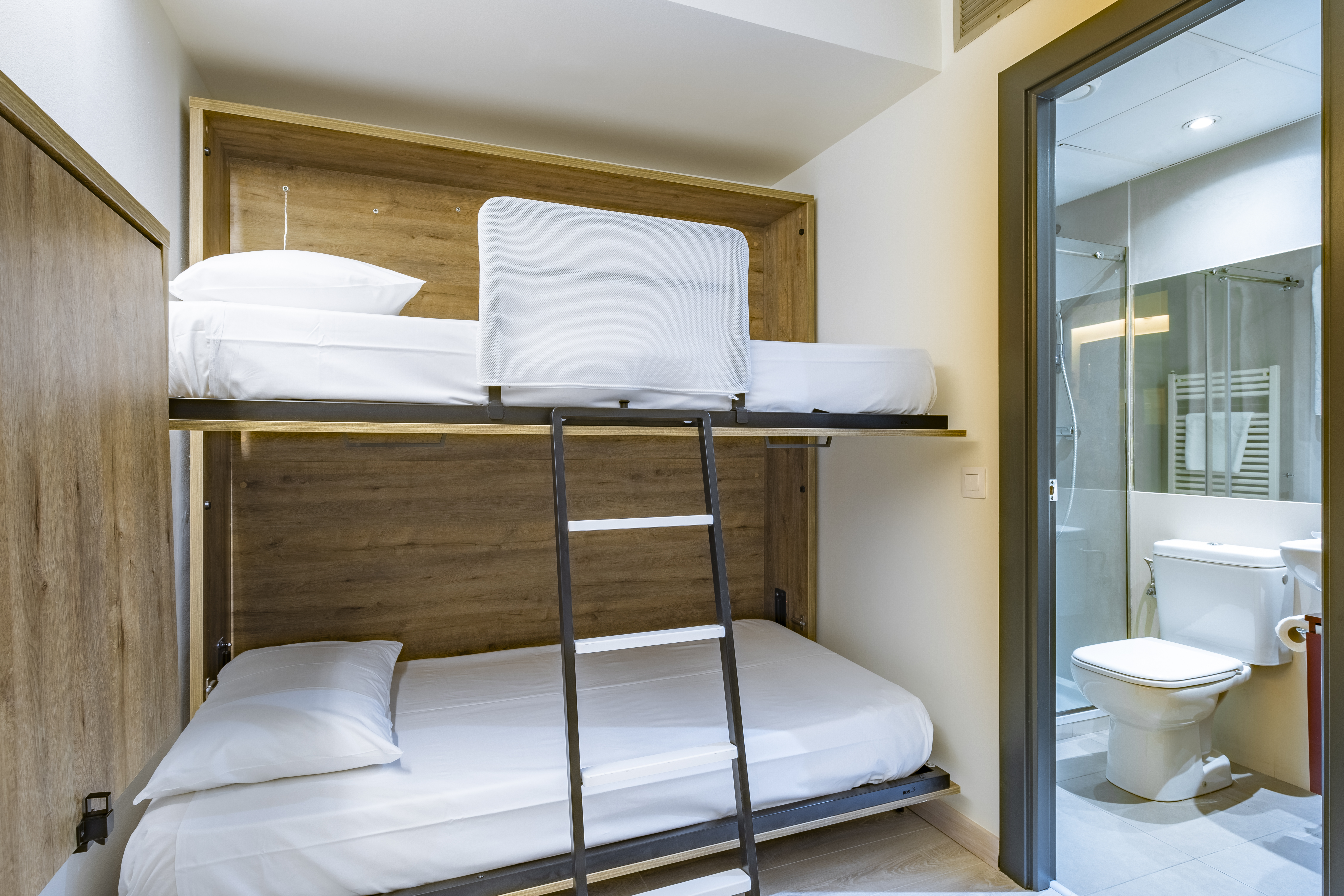 Family Room Capacity 5