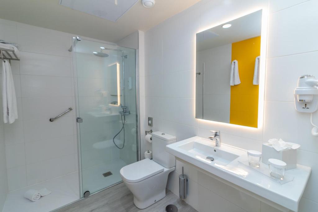 Family Room Capacity 2