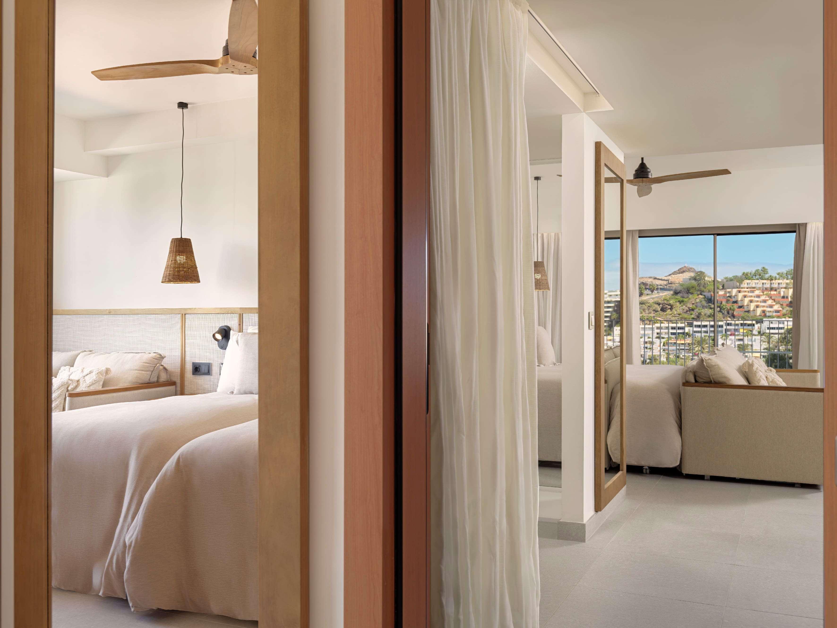 Room Connecting Room