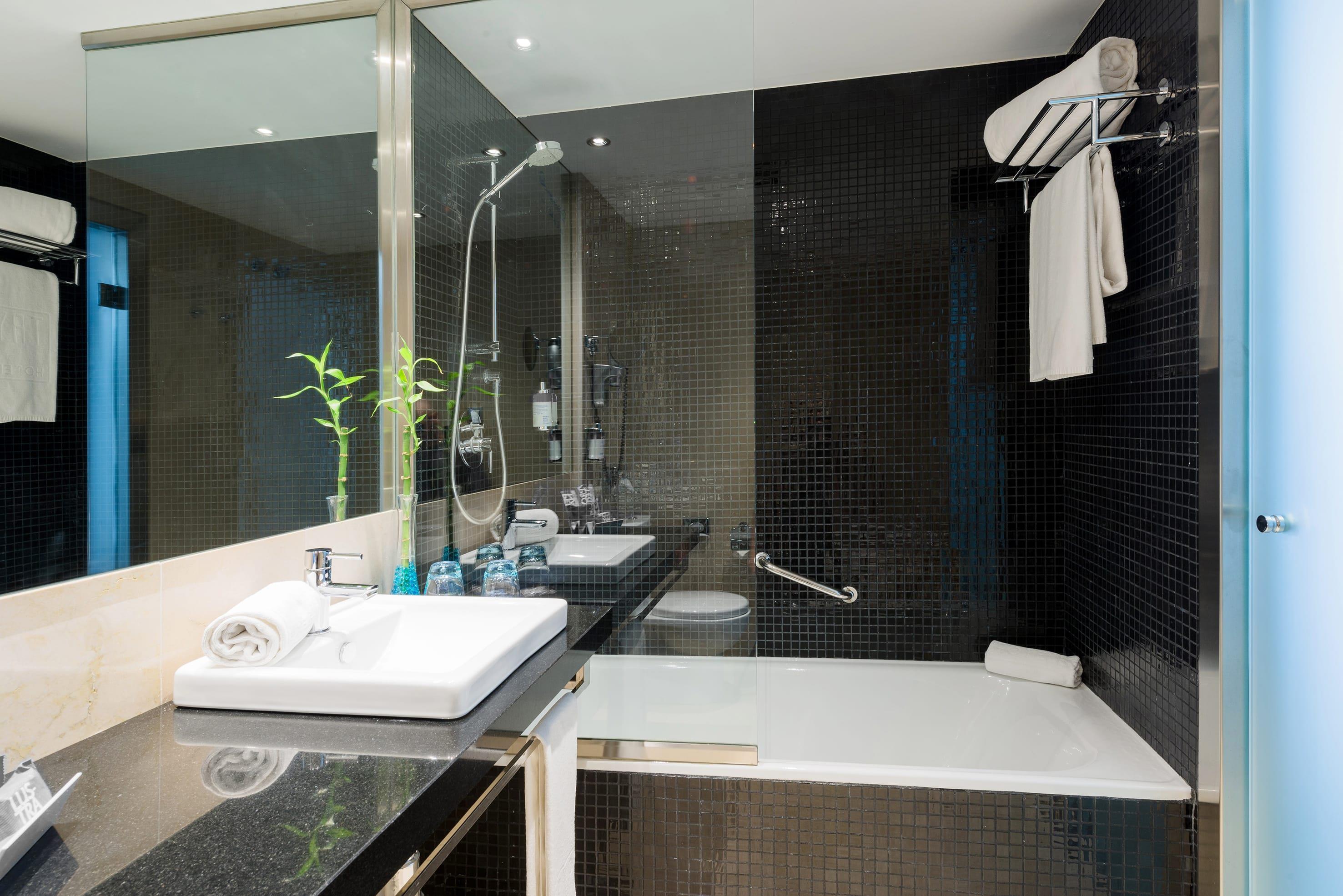 Room Connecting Room