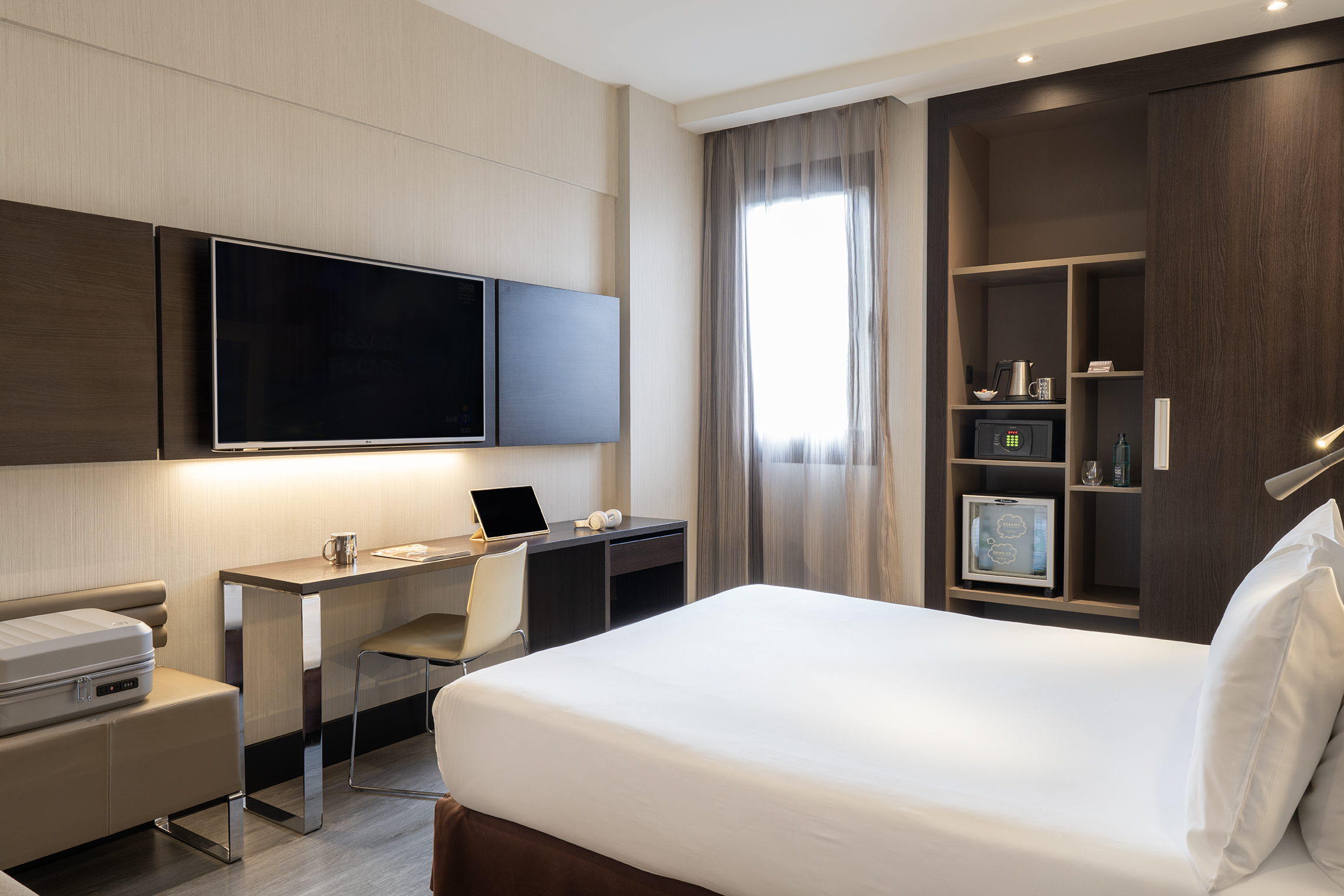 Double Queen Size Bed