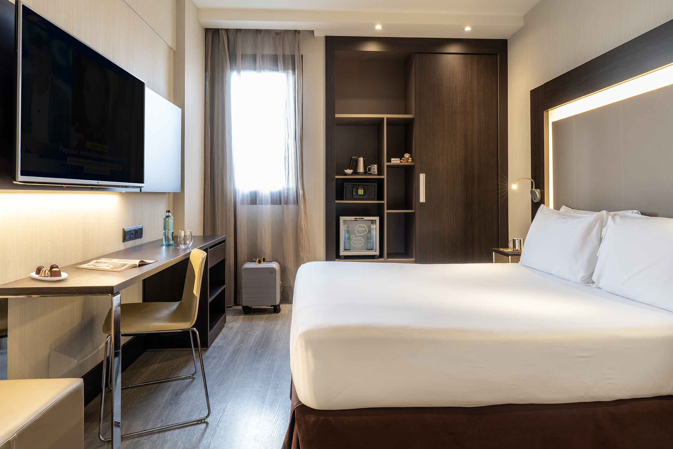 Double Queen Size Bed