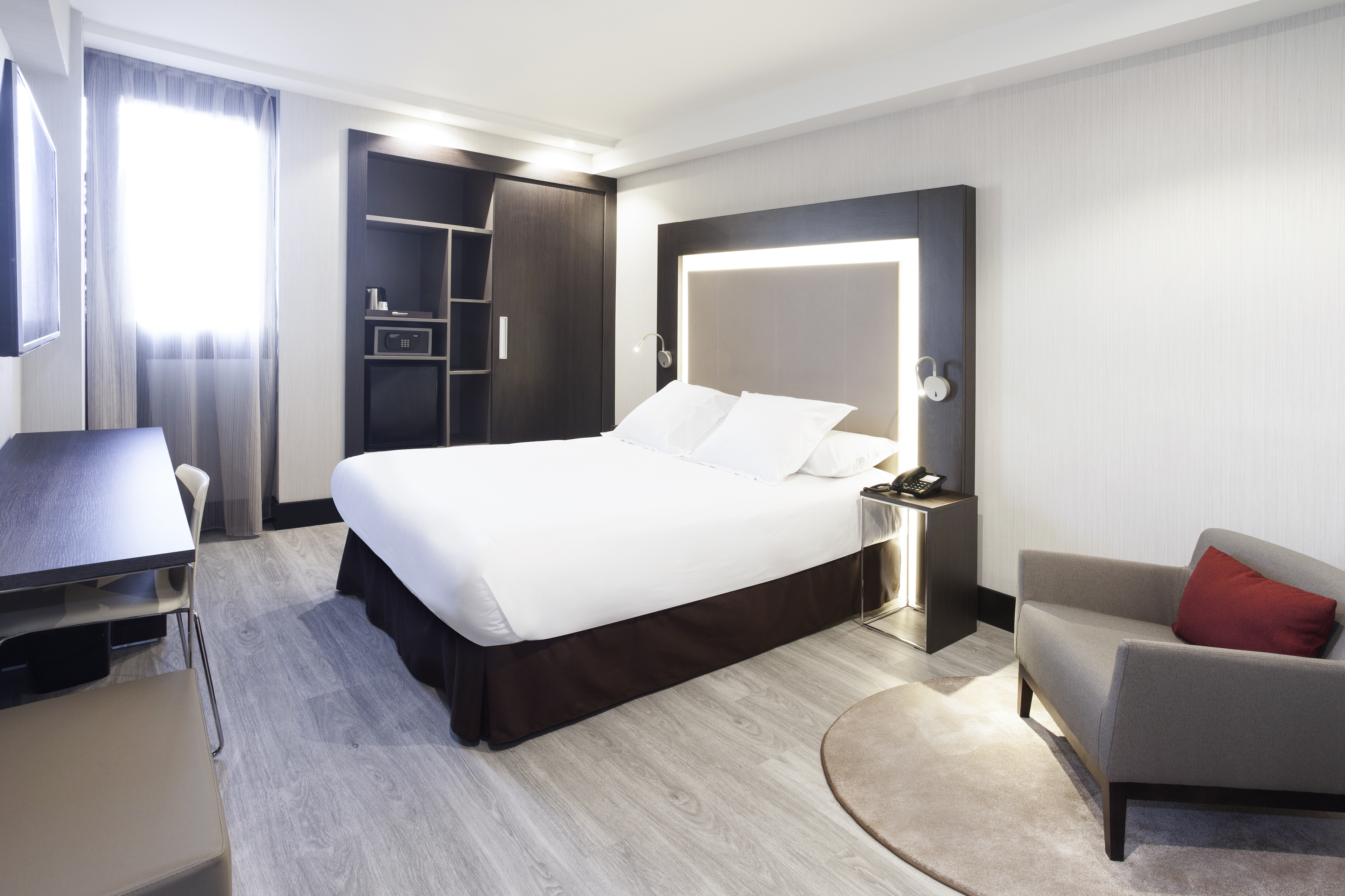 Double Executive Queen Bed