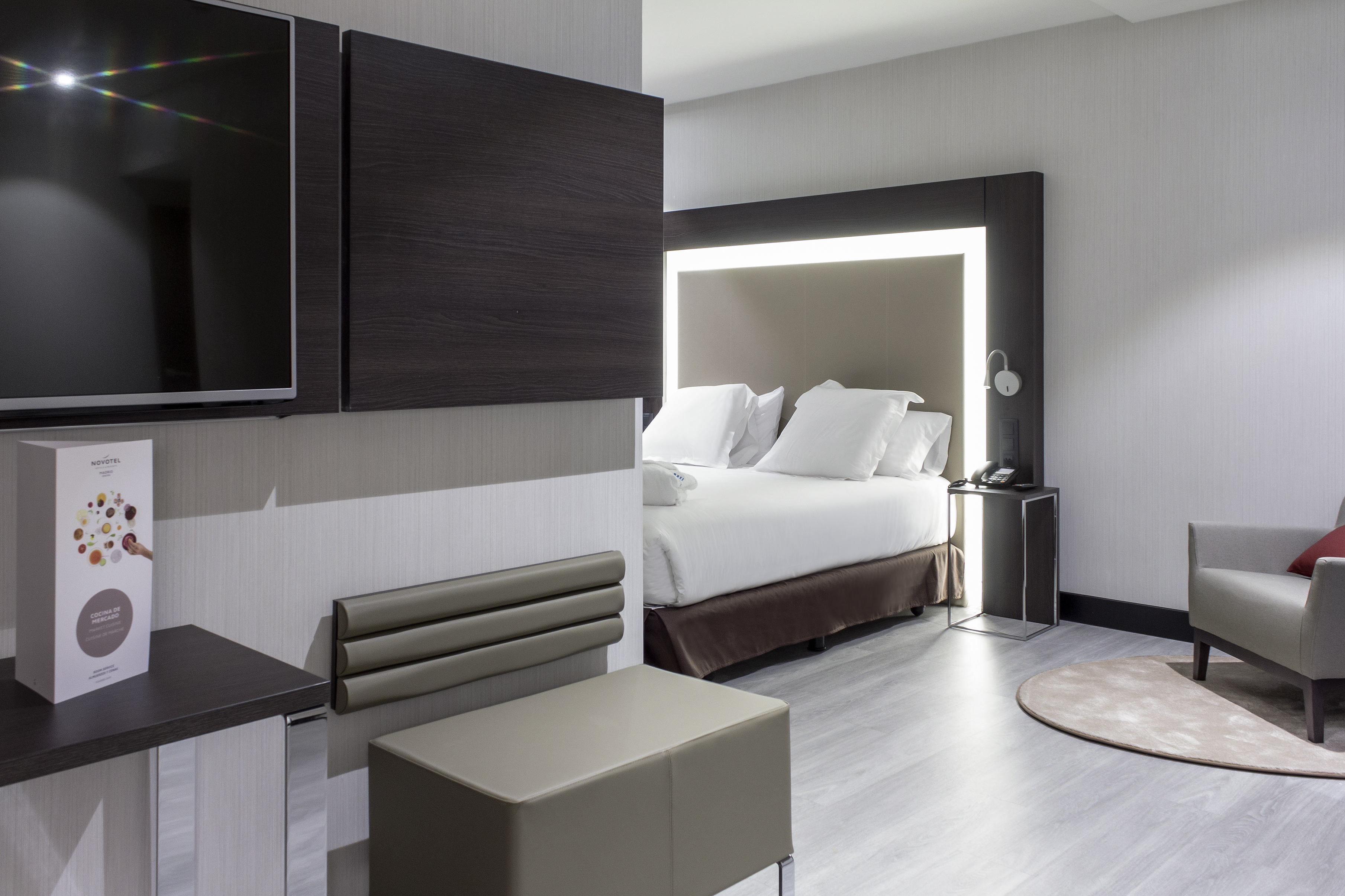 Double Executive Queen Bed