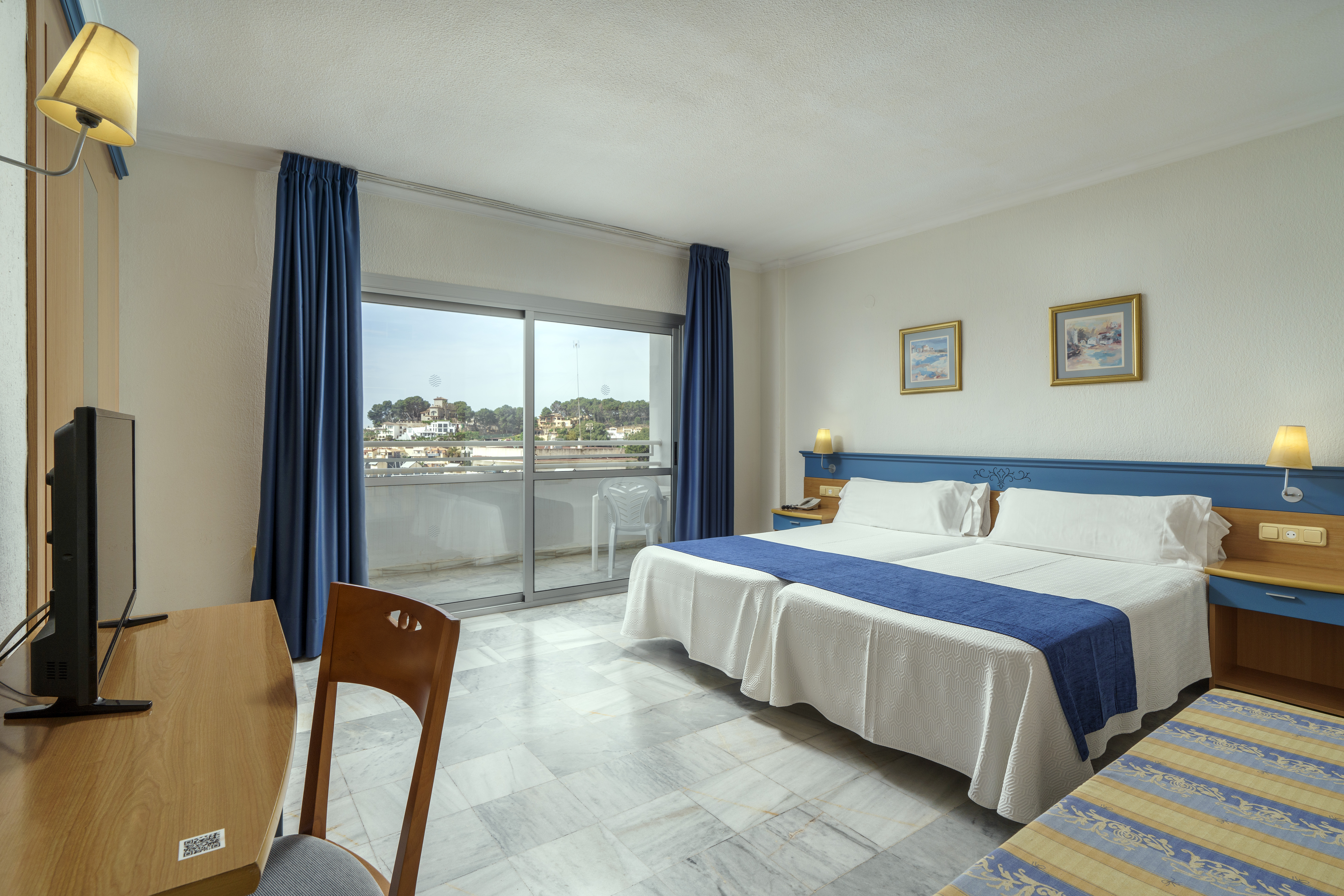 Double Single with Balcony