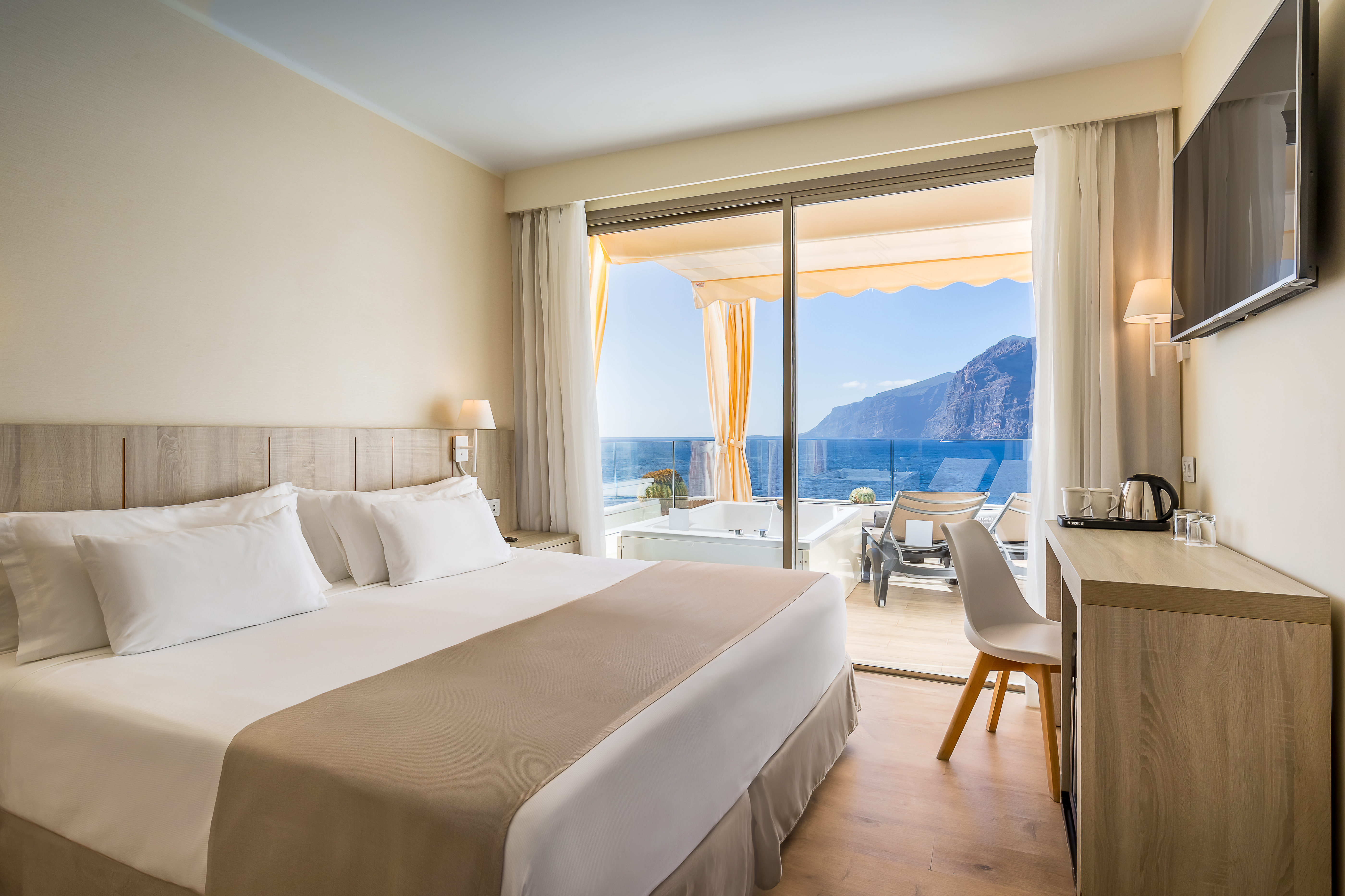 Double or Twin Deluxe Sea View