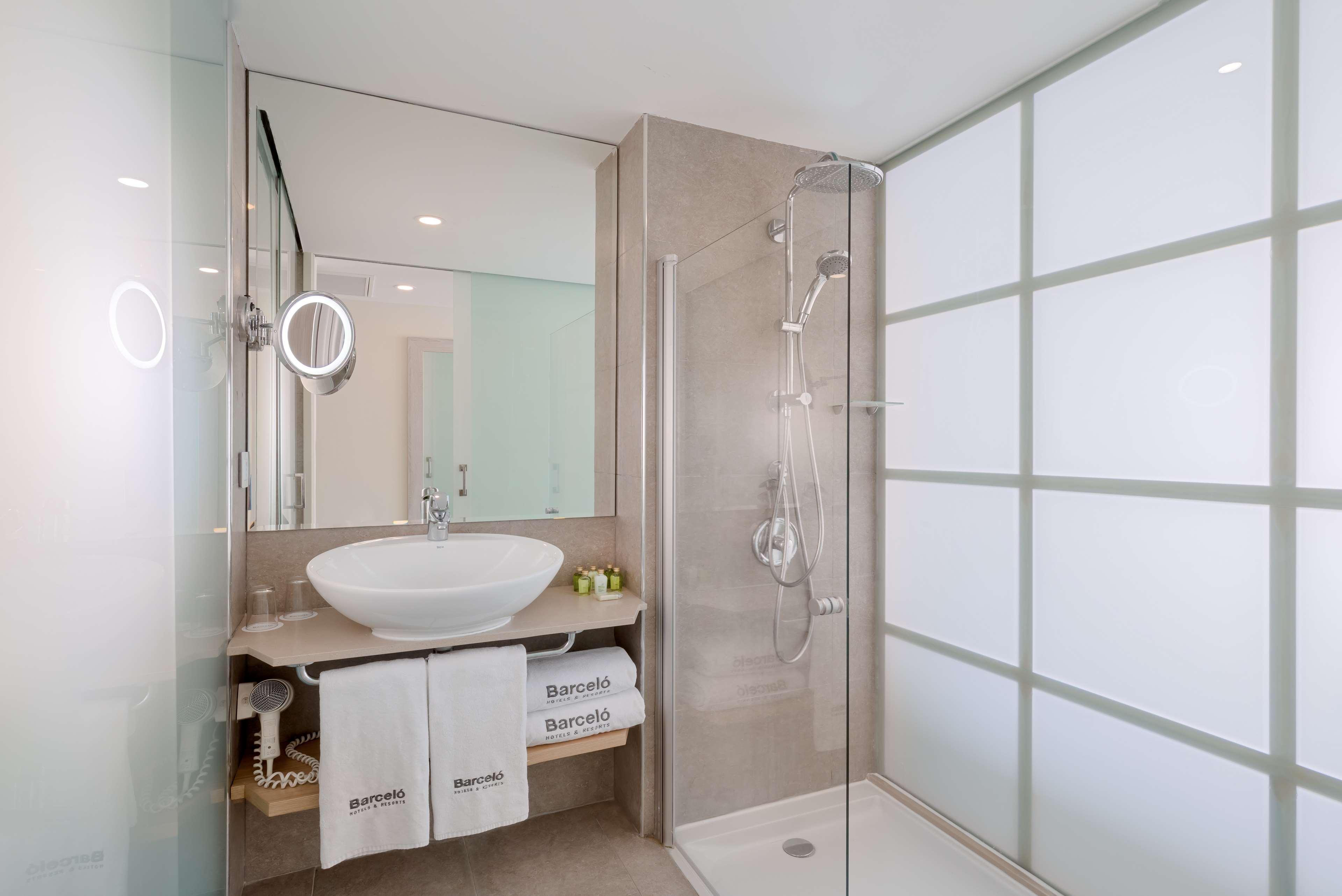 Double or Twin Deluxe Sea View