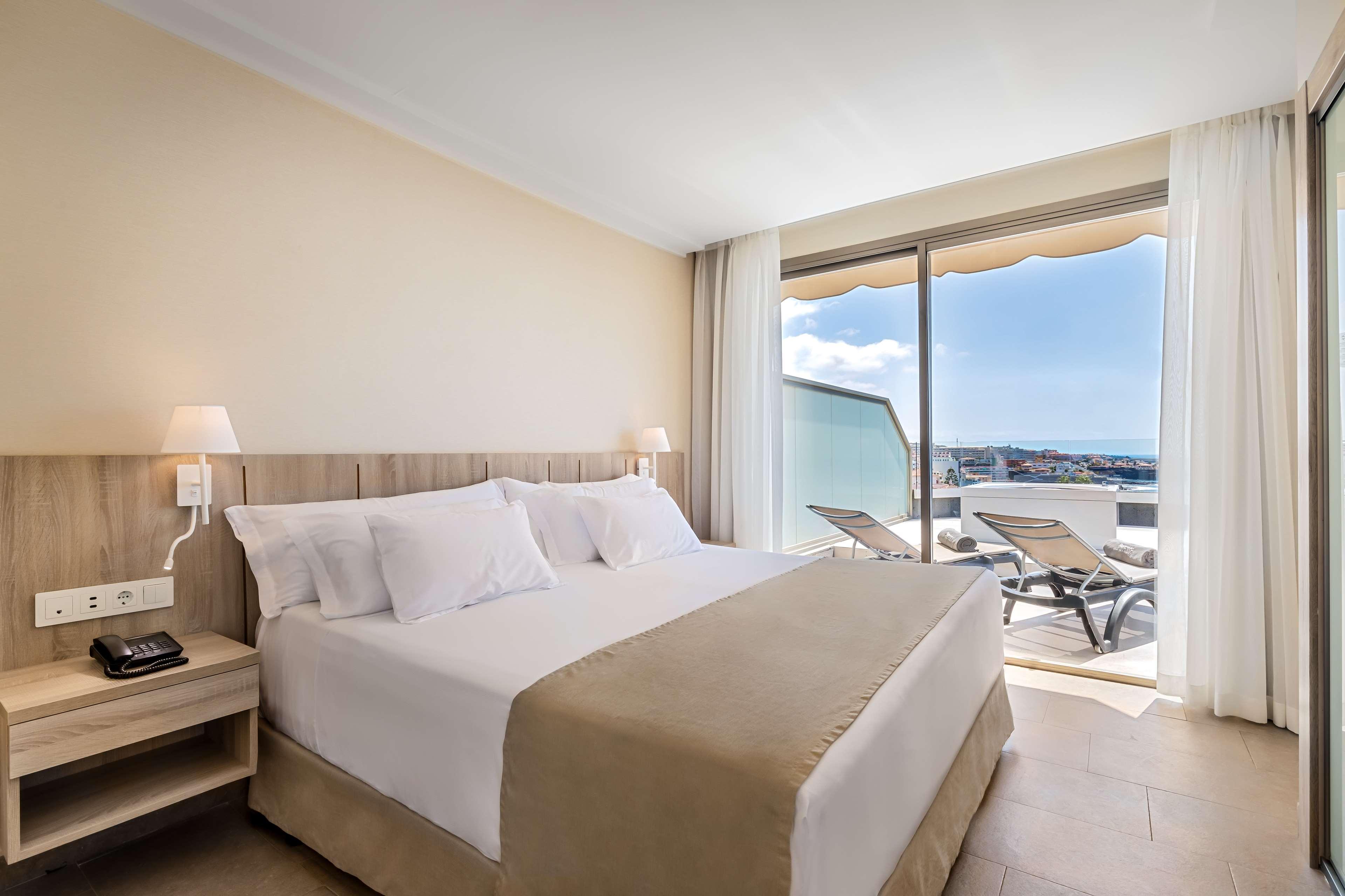 Double or Twin Deluxe Sea View