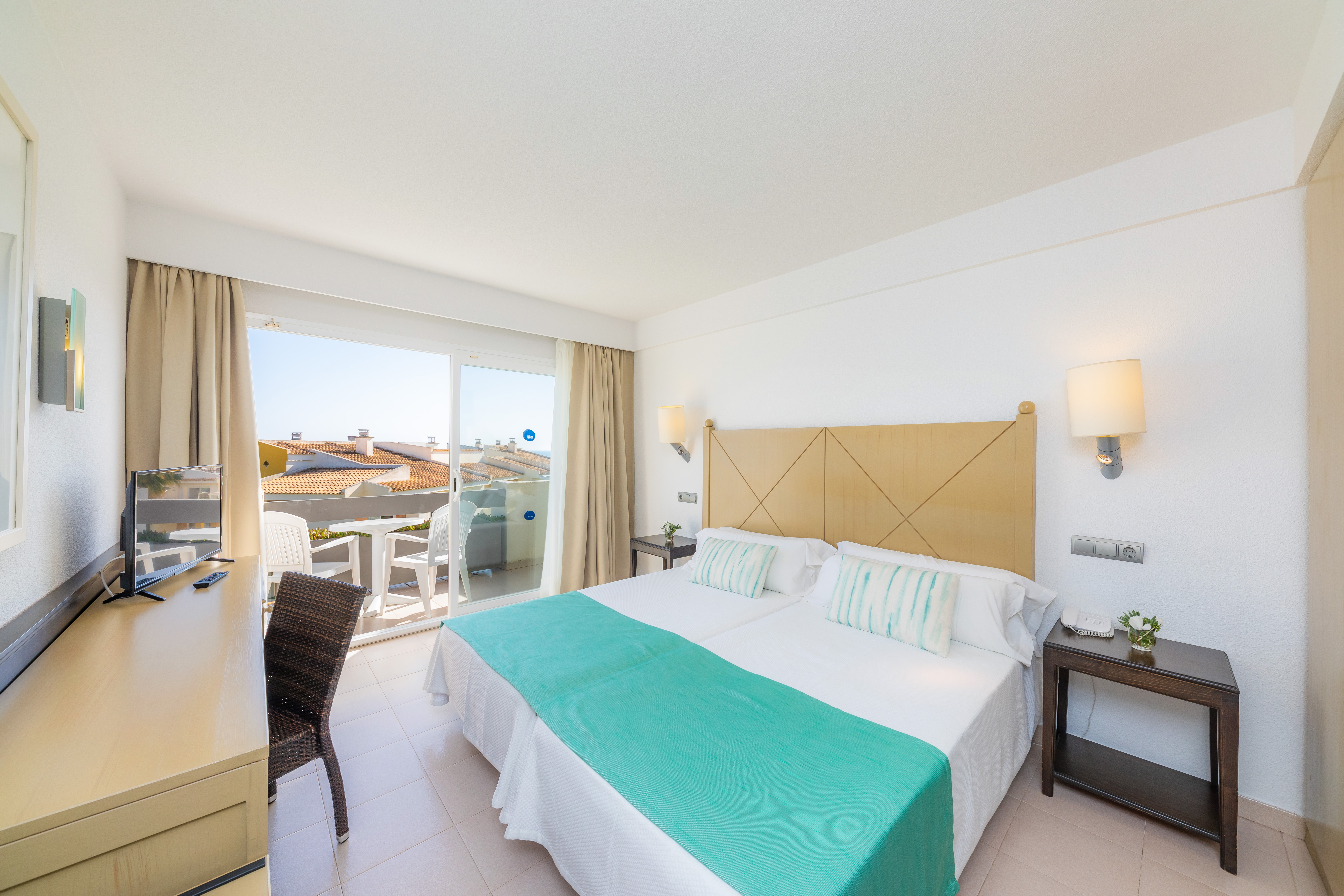 Double or Twin Standard