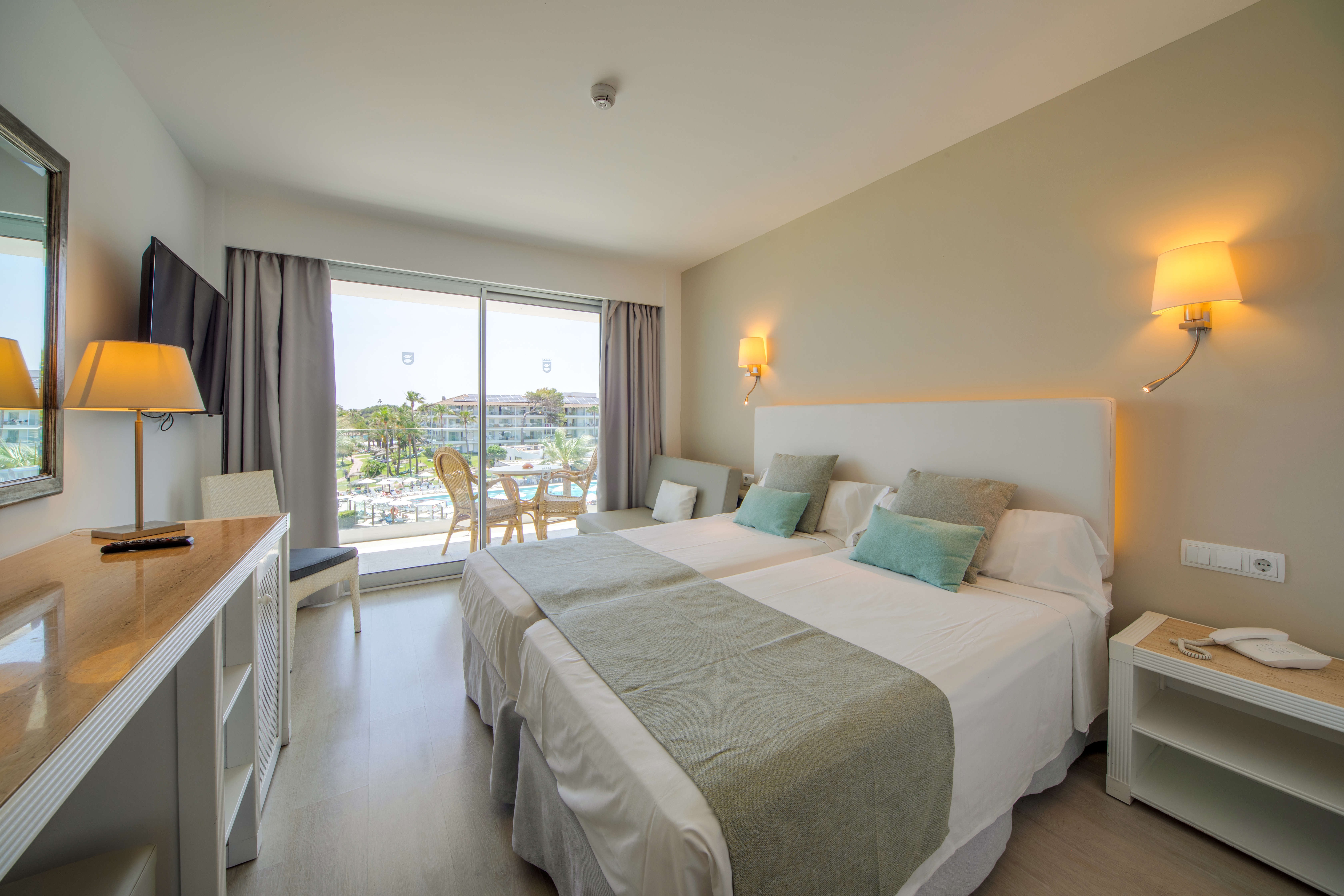 Double or Twin Side Sea View