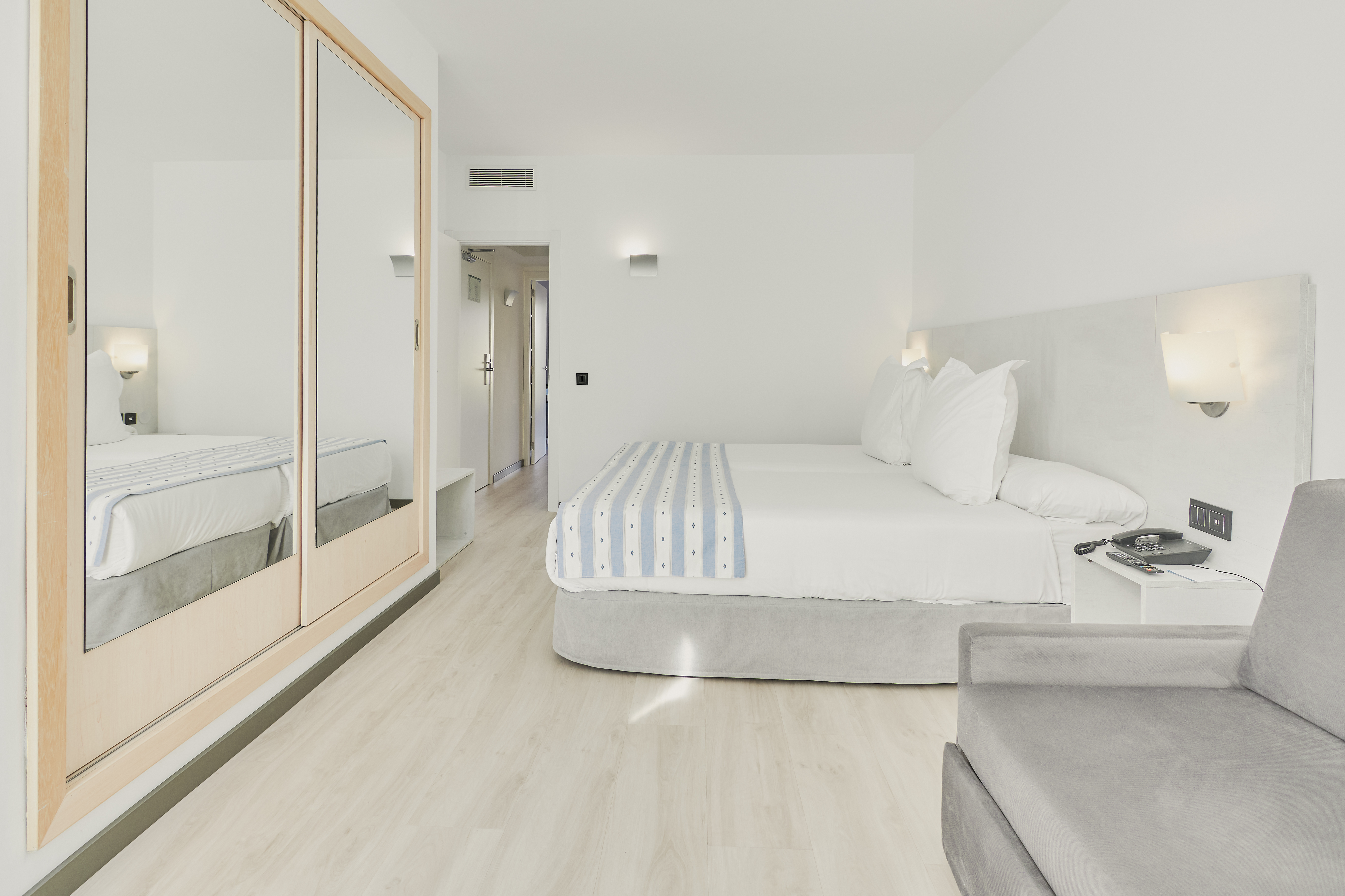 Family Room Capacity 4