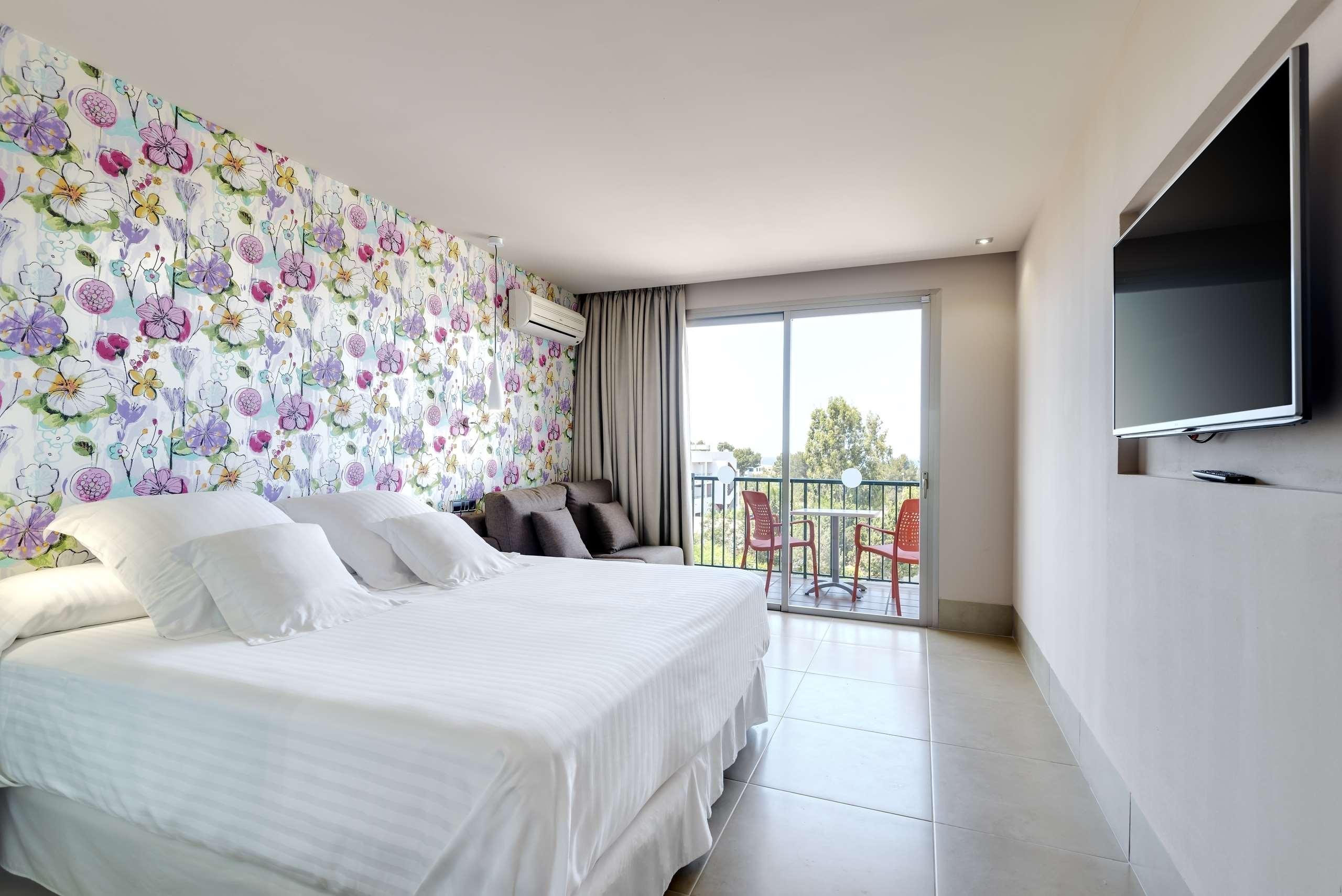 Family Room Superior Pool View