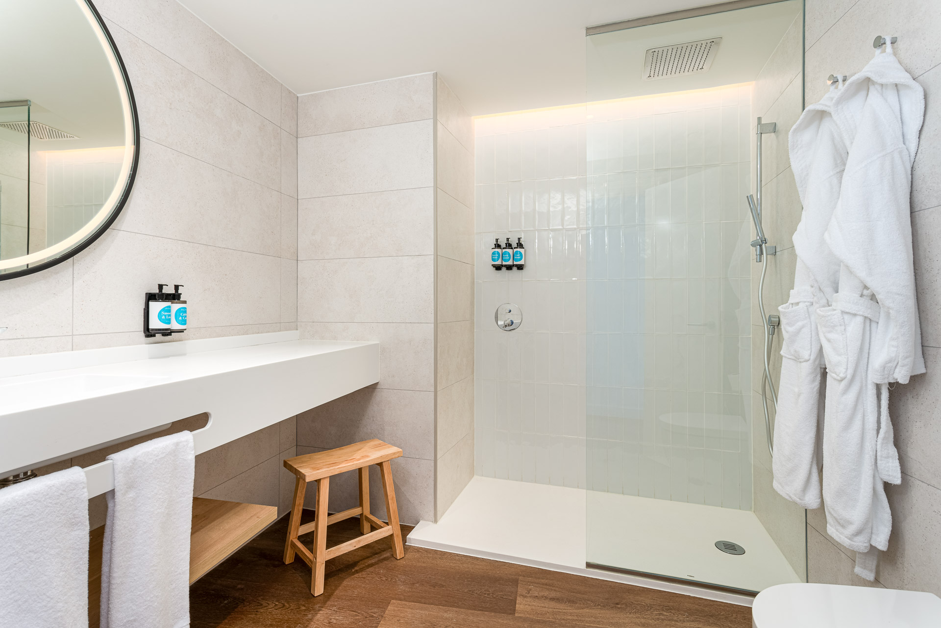 Twin Pool View King Bed