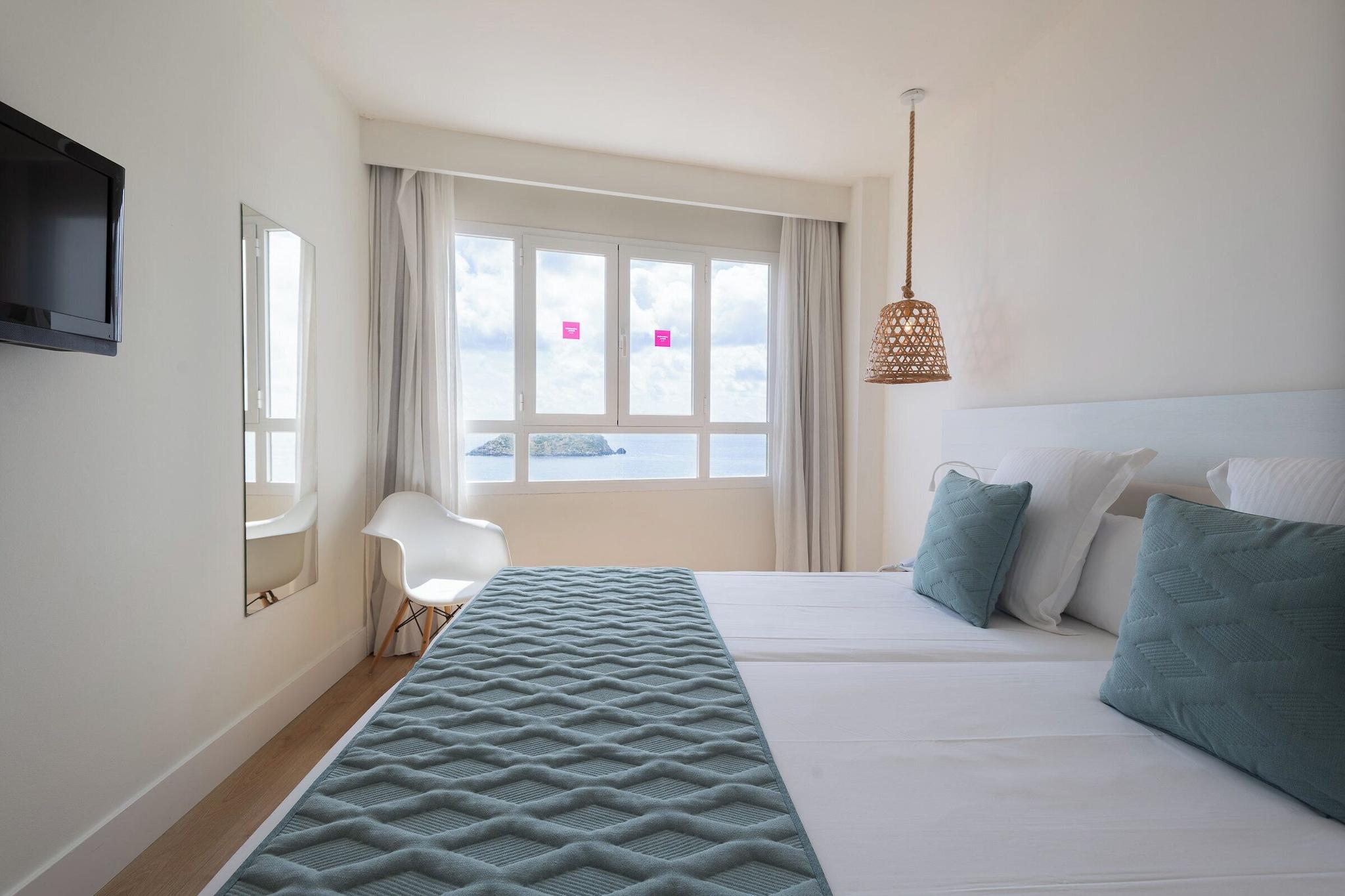 Twin Deluxe Sea View