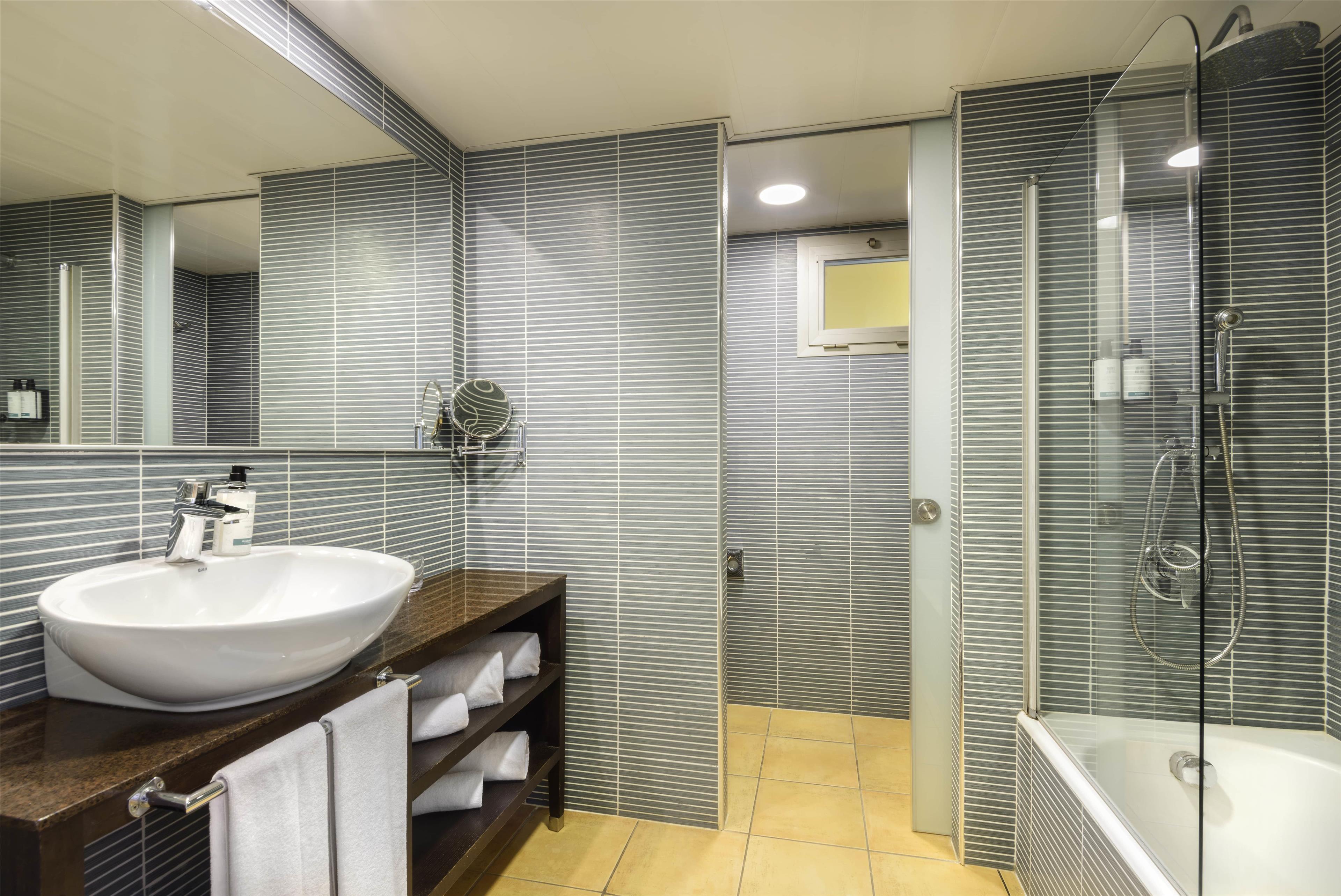 Double or Twin Deluxe