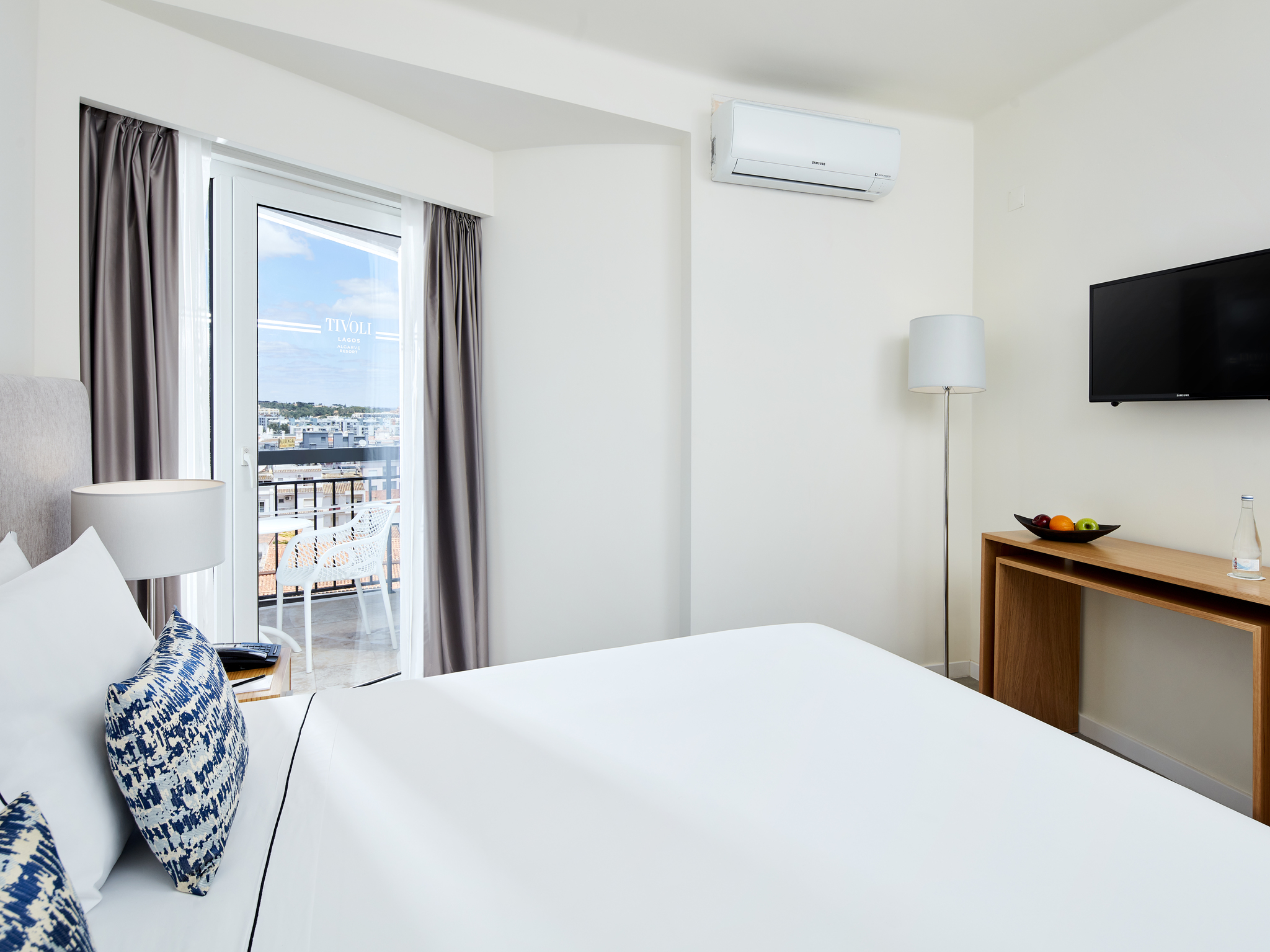 Family Room Deluxe Pool View