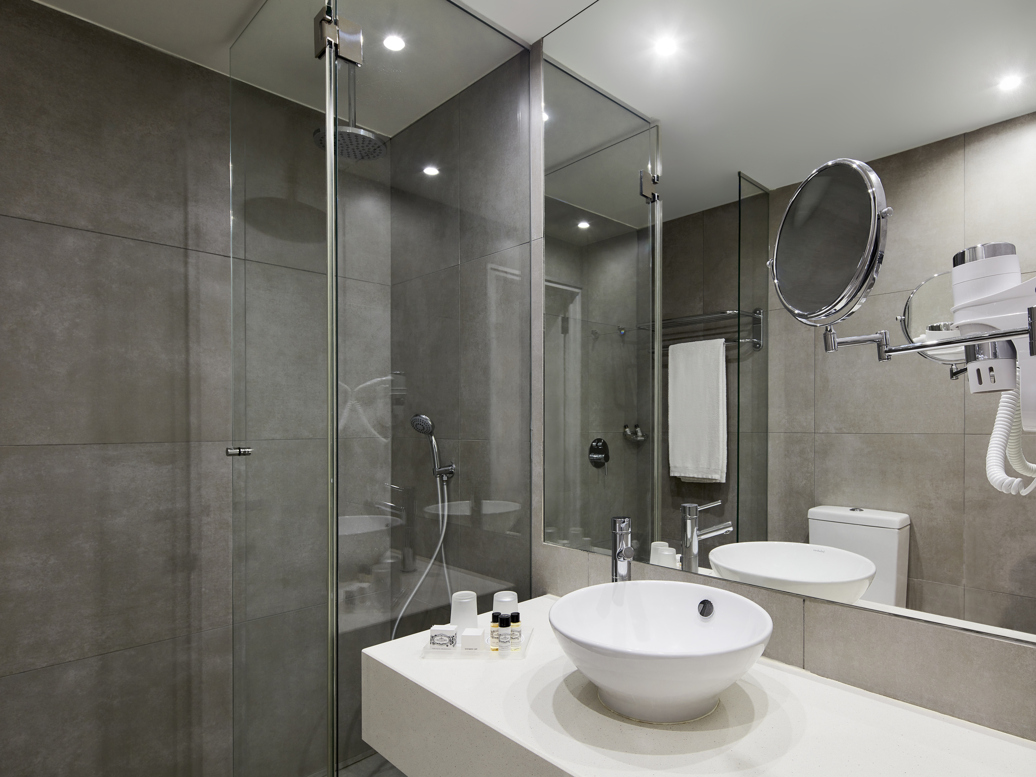 Family Room Deluxe Pool View